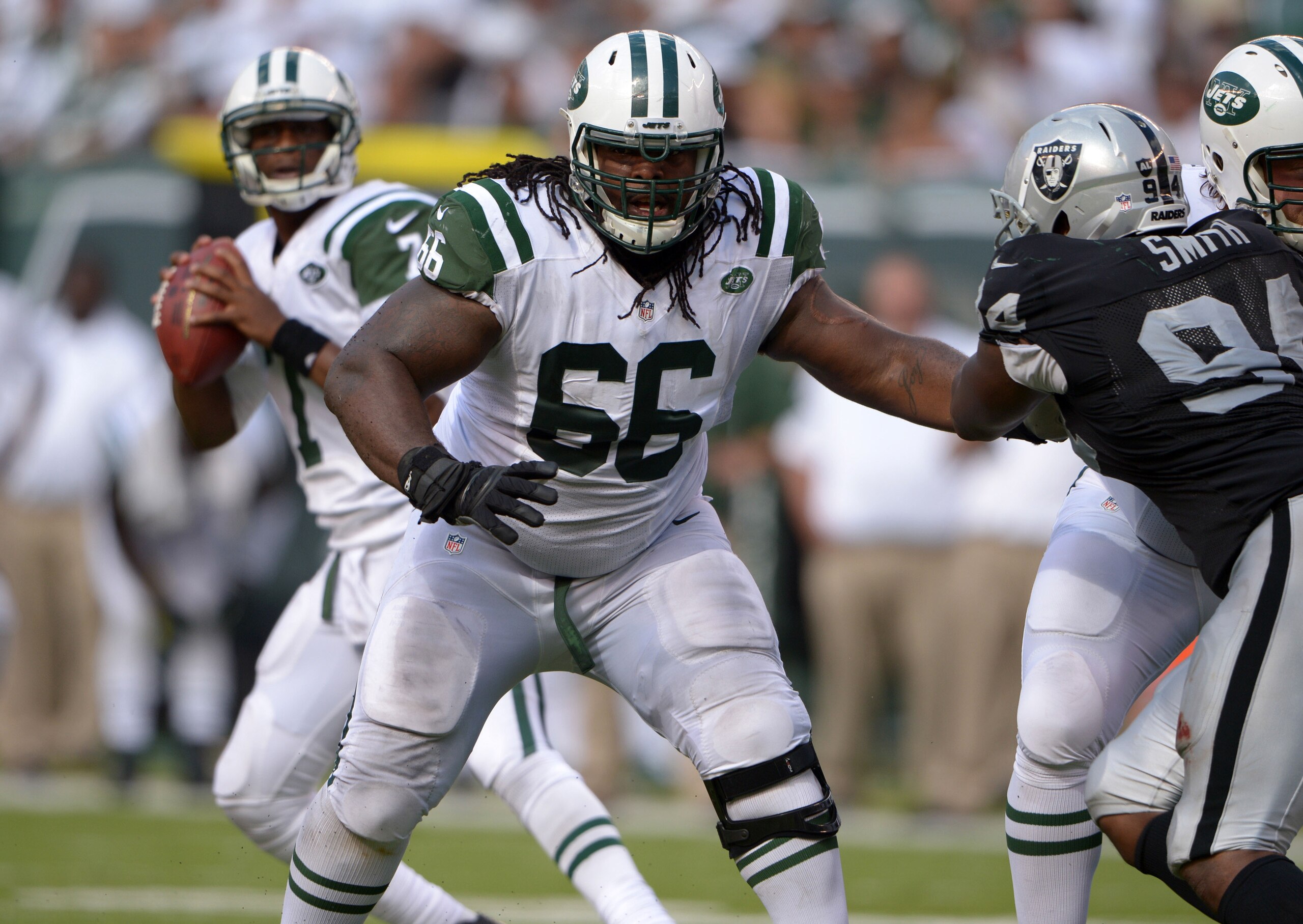 New York Jets right guard Willie Colon struggled to protect quarterback Geno Smith in 2014.