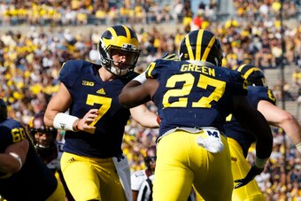 Shane Morris hands off to Derrick Green