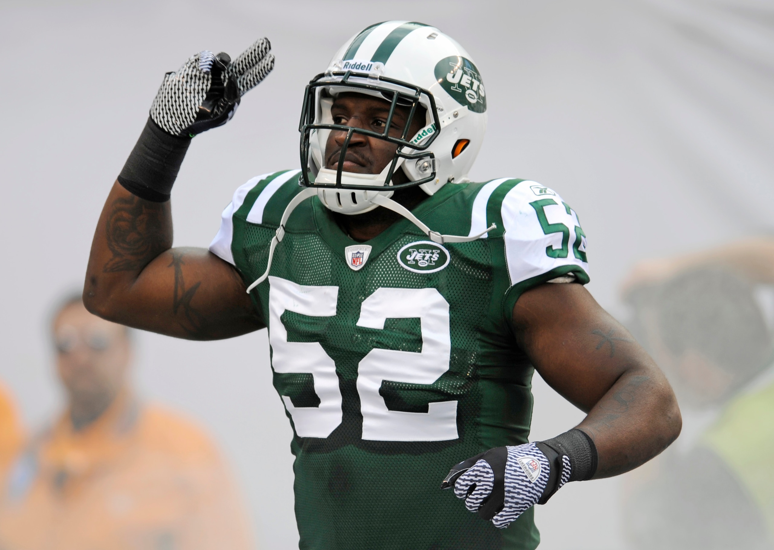 A guy like New York's David Harris could help stabilize Chicago's 3-4 defense up the middle if signed in free agency.