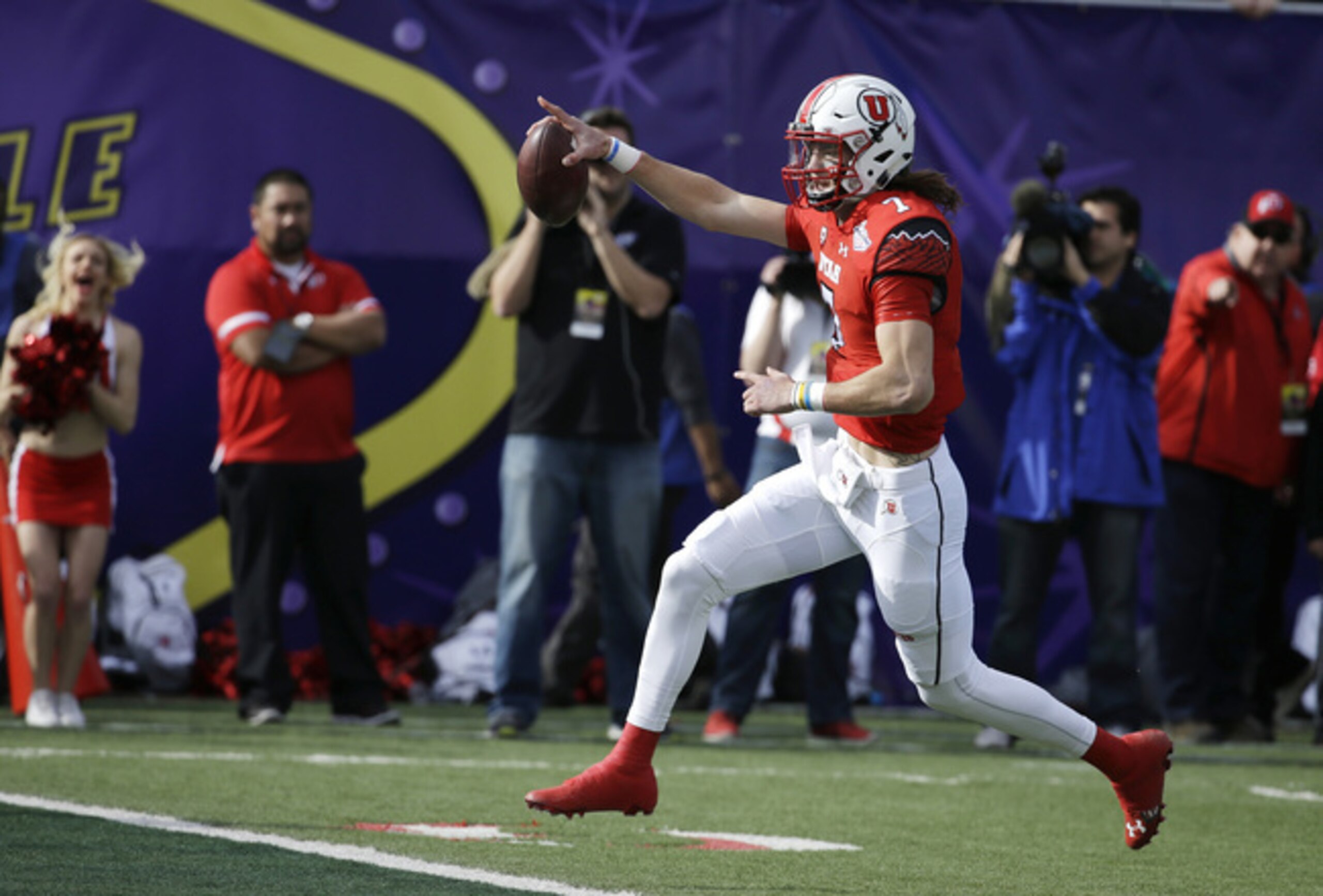 Utah quarterback Travis Wilson