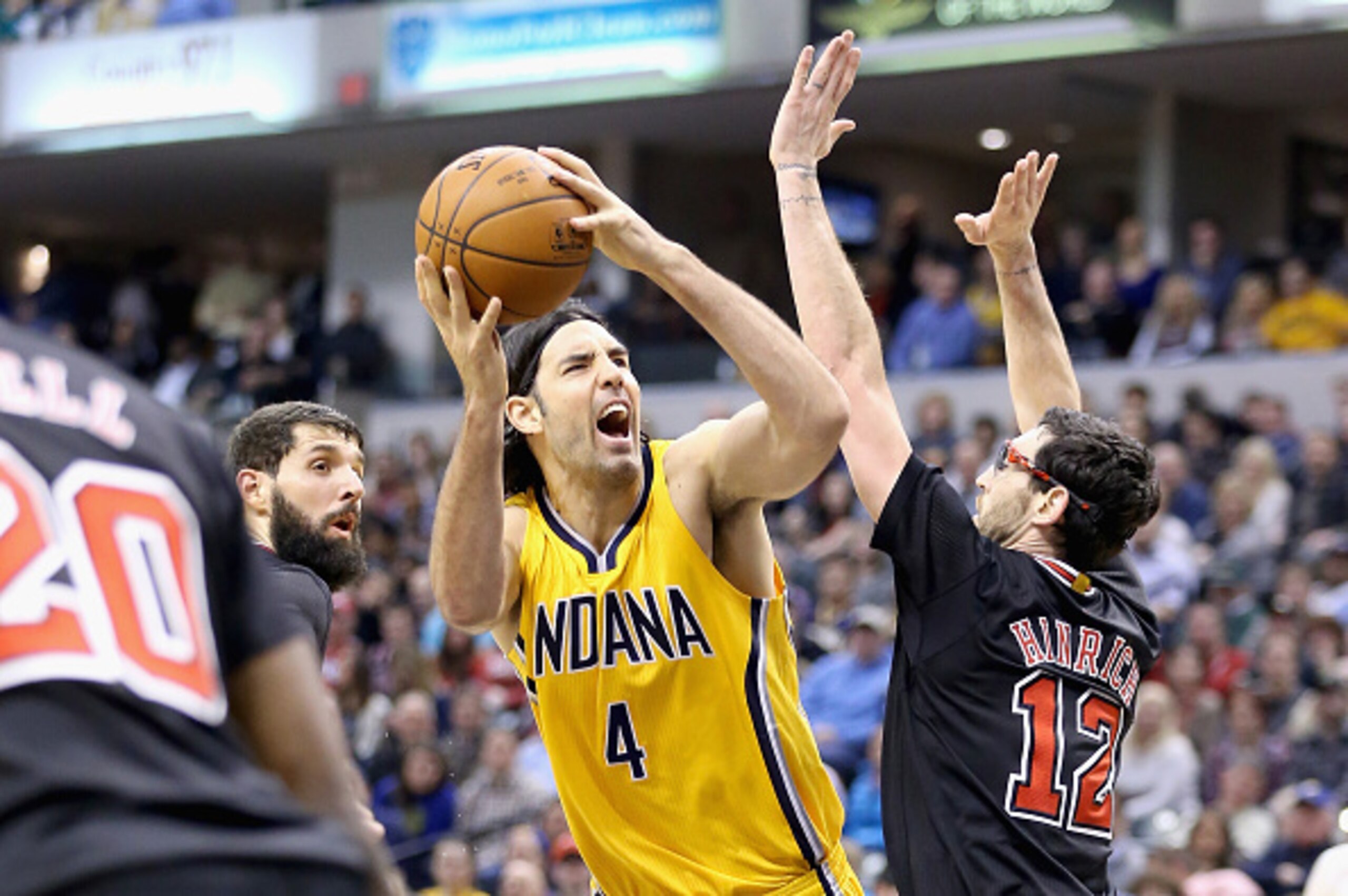 Luis Scola tries to get up a shot over the Chicago Bulls' Nikola Mirotic and Kirk Hinrich on March 6.