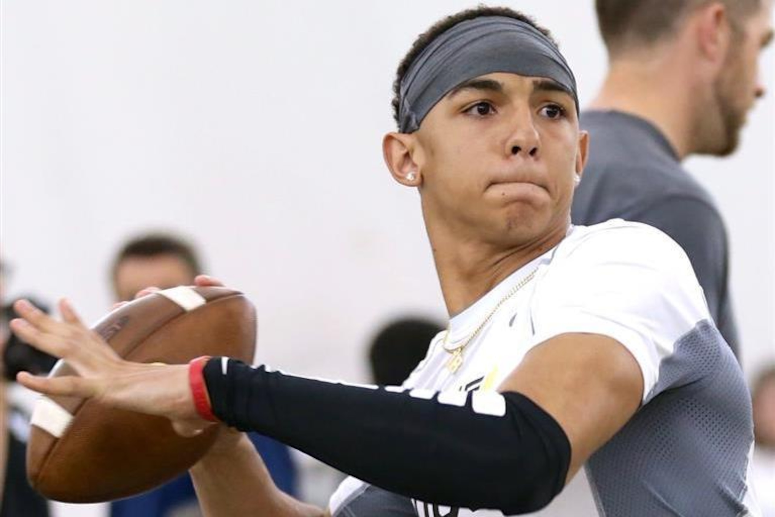 Jarrett Guarantano has one of the top offer sheets of any quarterback in the country. Can the Vols land him?
