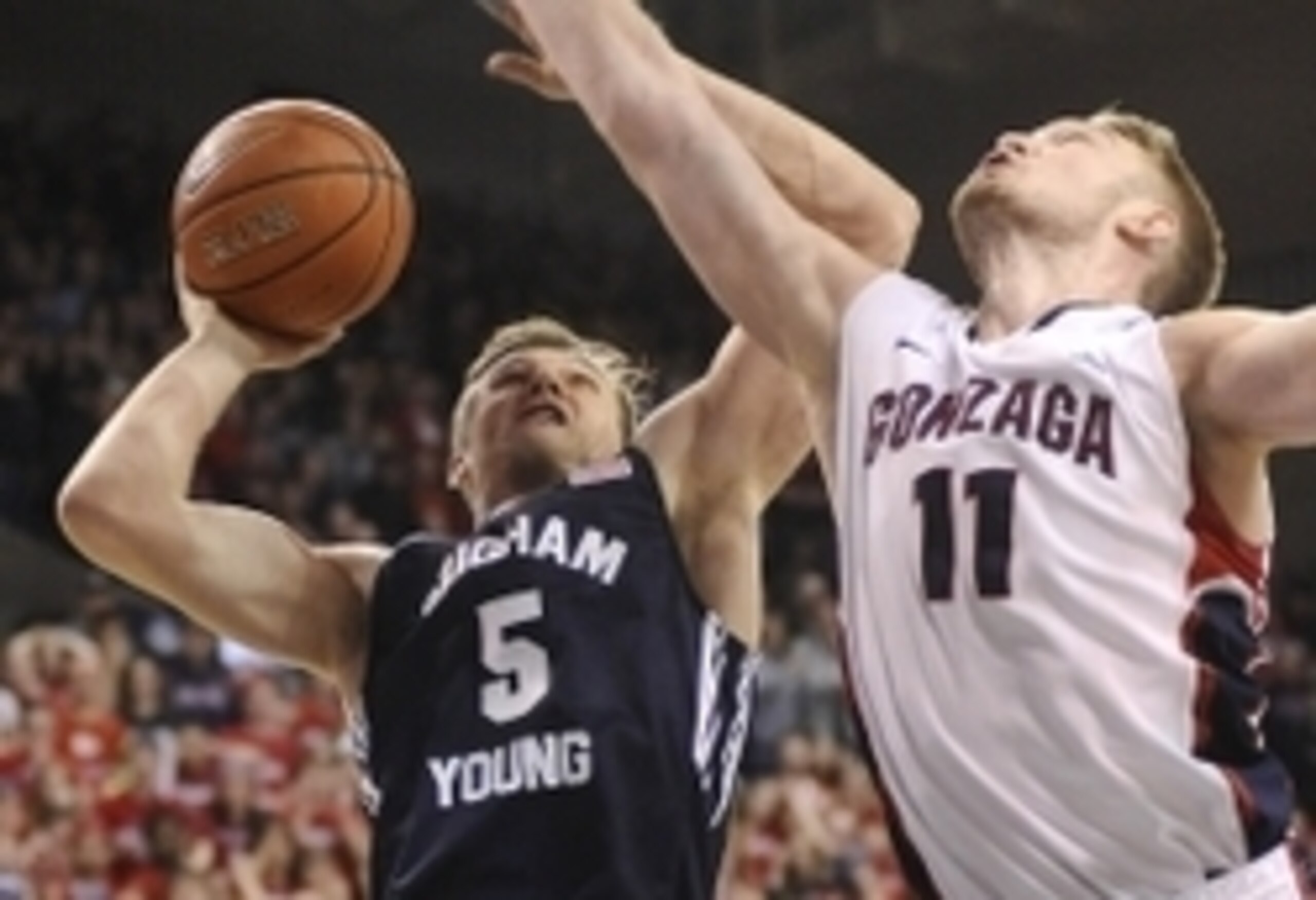 Domantas Sabonis (right)
