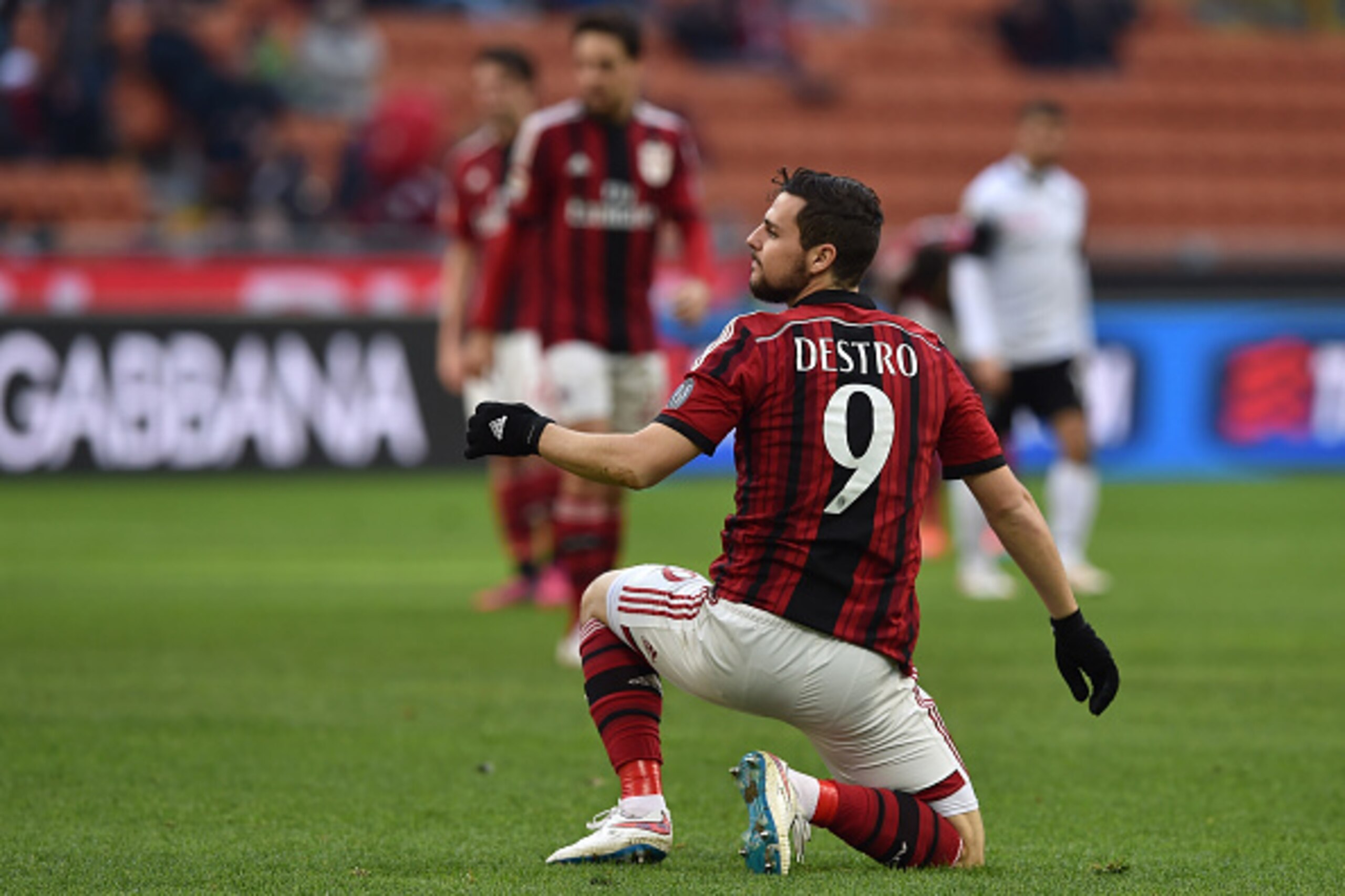 Destro didn't start against Hellas.