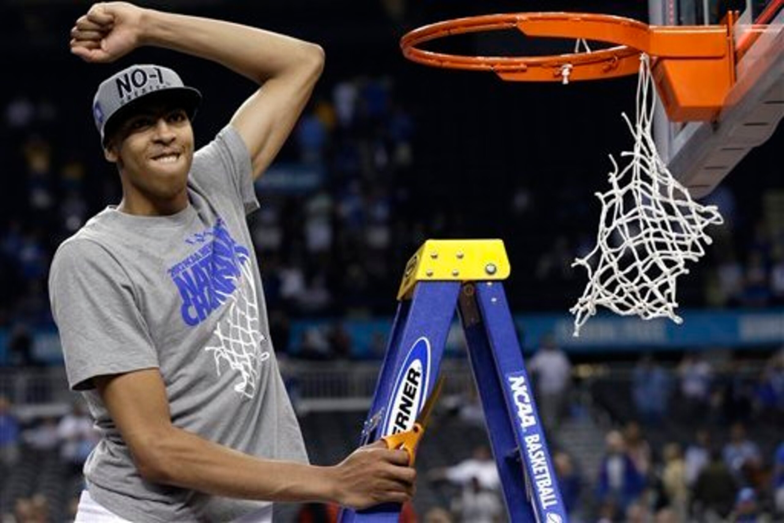 Anthony Davis cuts down the net after winning the 2012 NCAA national championship.