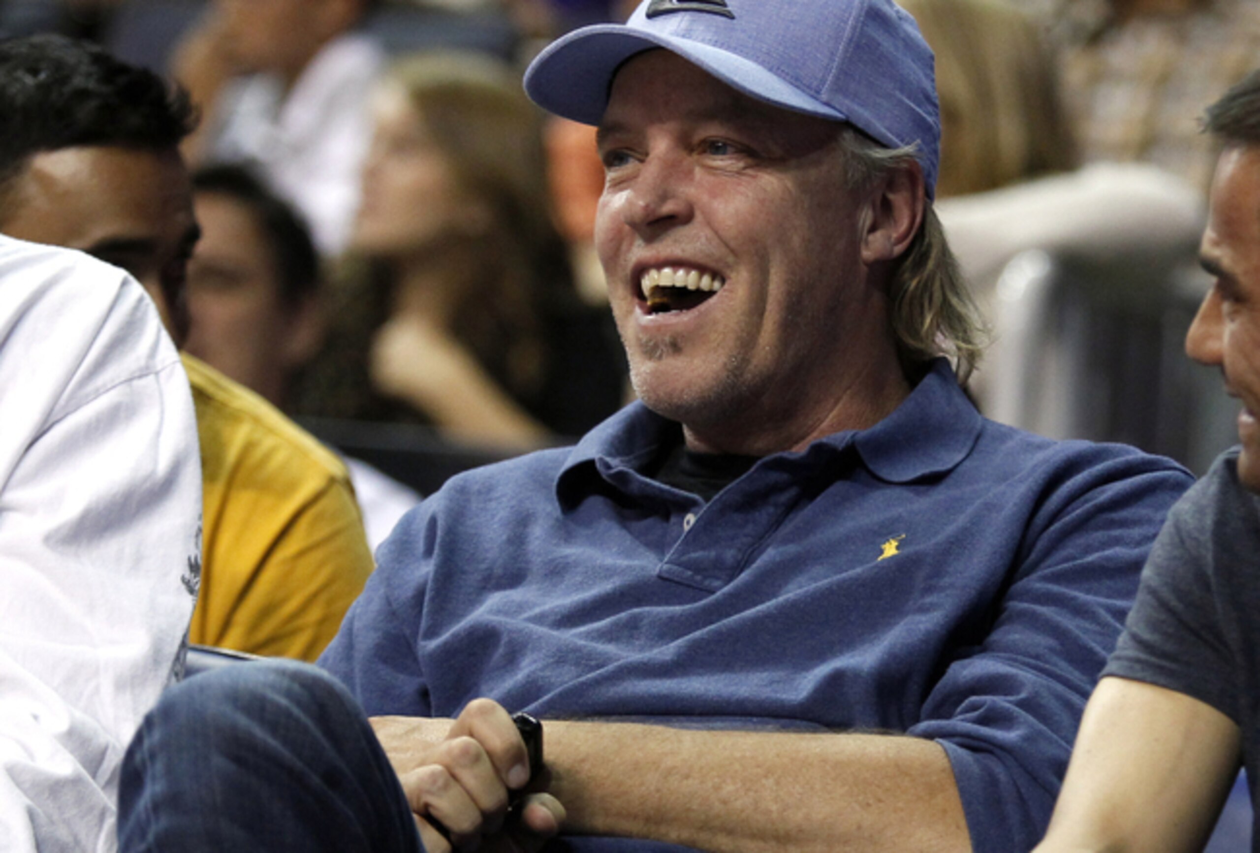 Jim Buss says he will step down if he can't right the Lakers in 3 years.