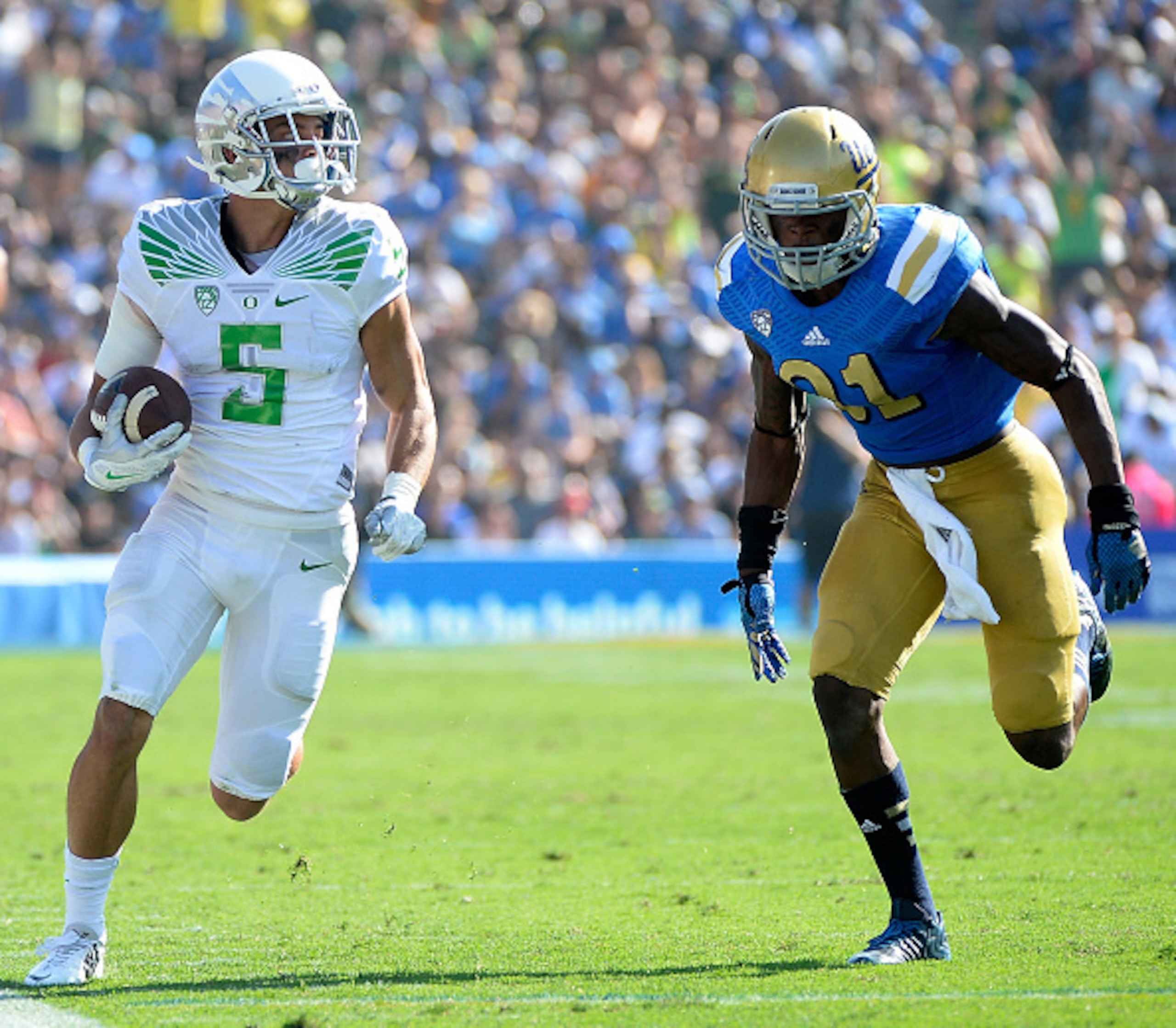 Goodman chasing after an Oregon offensive player.