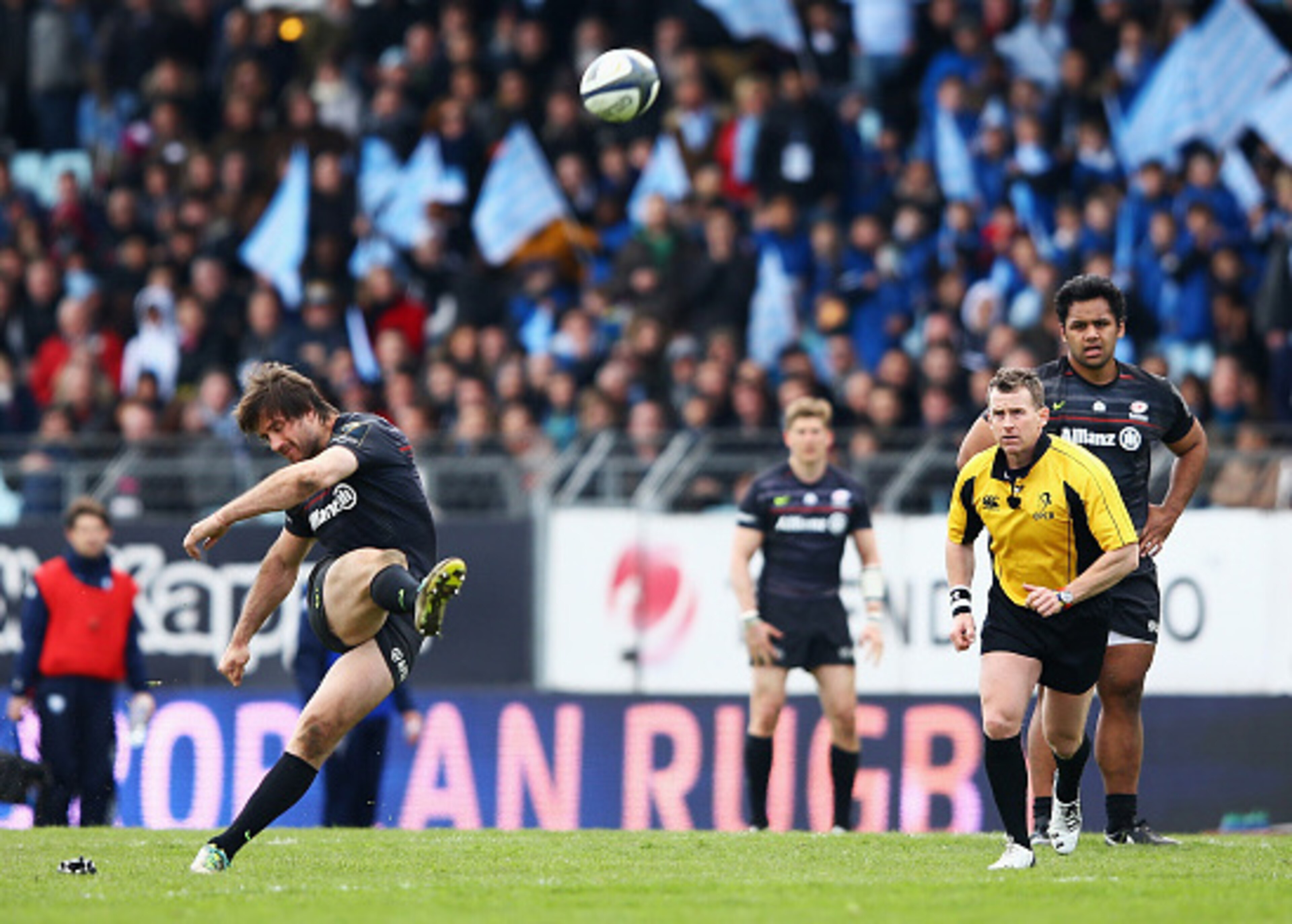 PARIS, FRANCE - APRIL 05:  Marcelo Bosch of Saracens kicks the winning penalty during the European Rugby Champions Cup Quarter Final match between Racing Metro 92 and Saracens at Stade Yves Du Manoir on April 5, 2015 in Paris, France.  (Photo by Richard H