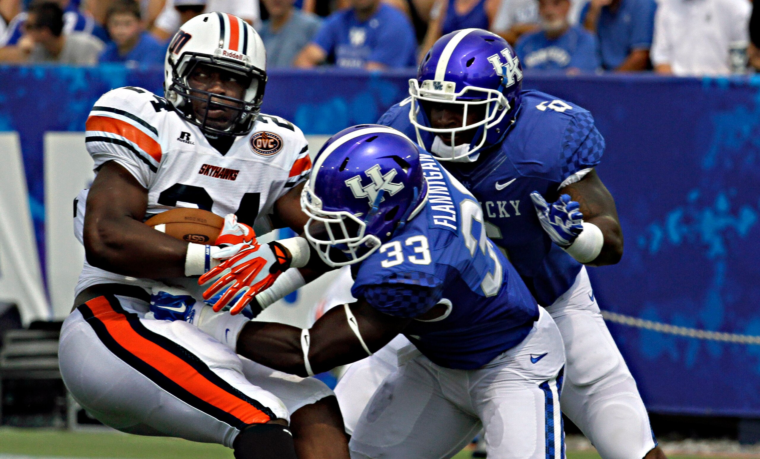 Kentucky DE Jason Hatcher (right)