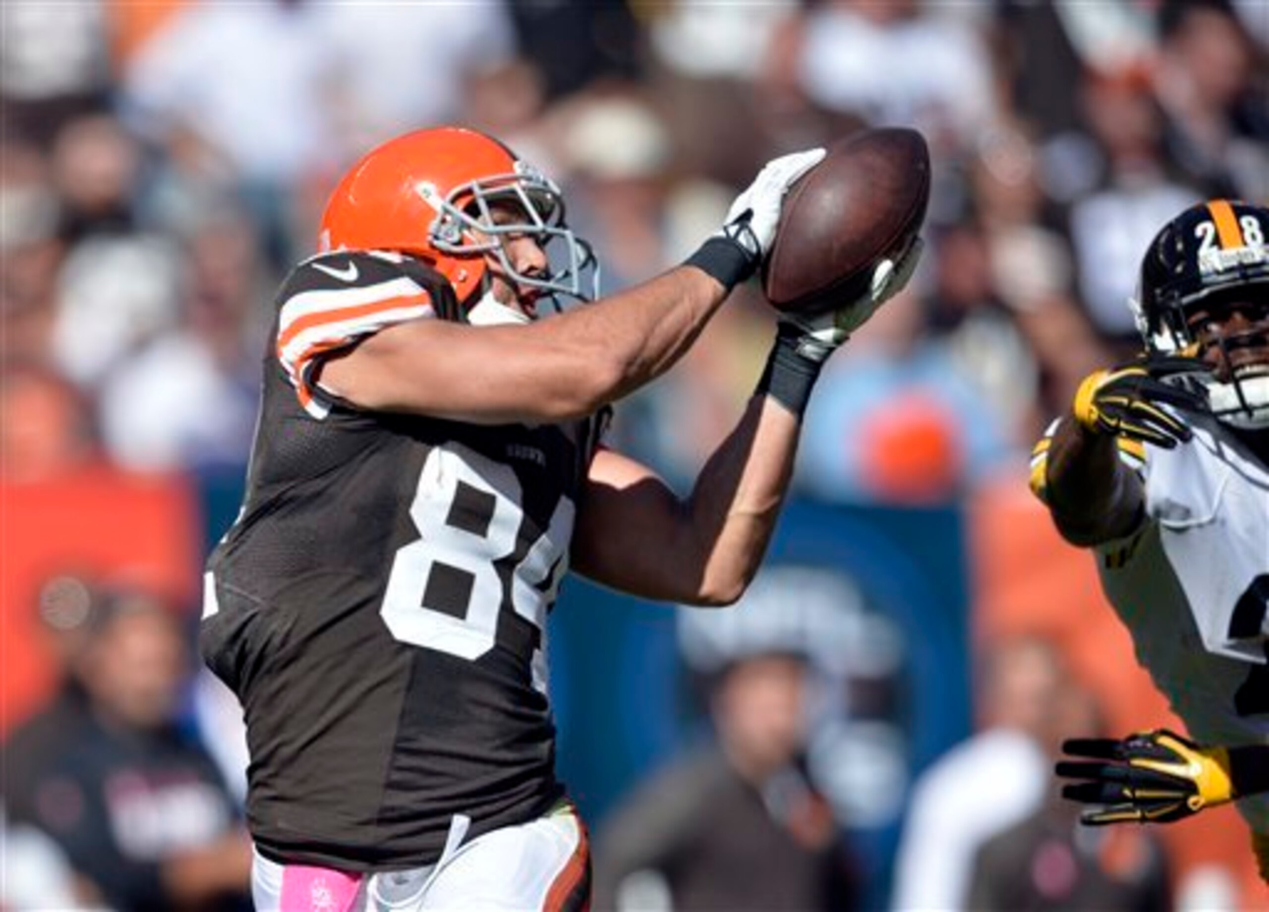 Former Browns tight end Jordan Cameron (above) is exactly the kind of threat the Jets want at tight end, but now, he's the kind of threat they'll have to defend twice a year with the Dolphins.