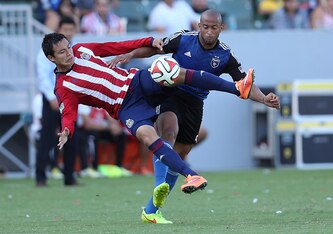 Erick "Cubo" Torres (pictured, foreground)