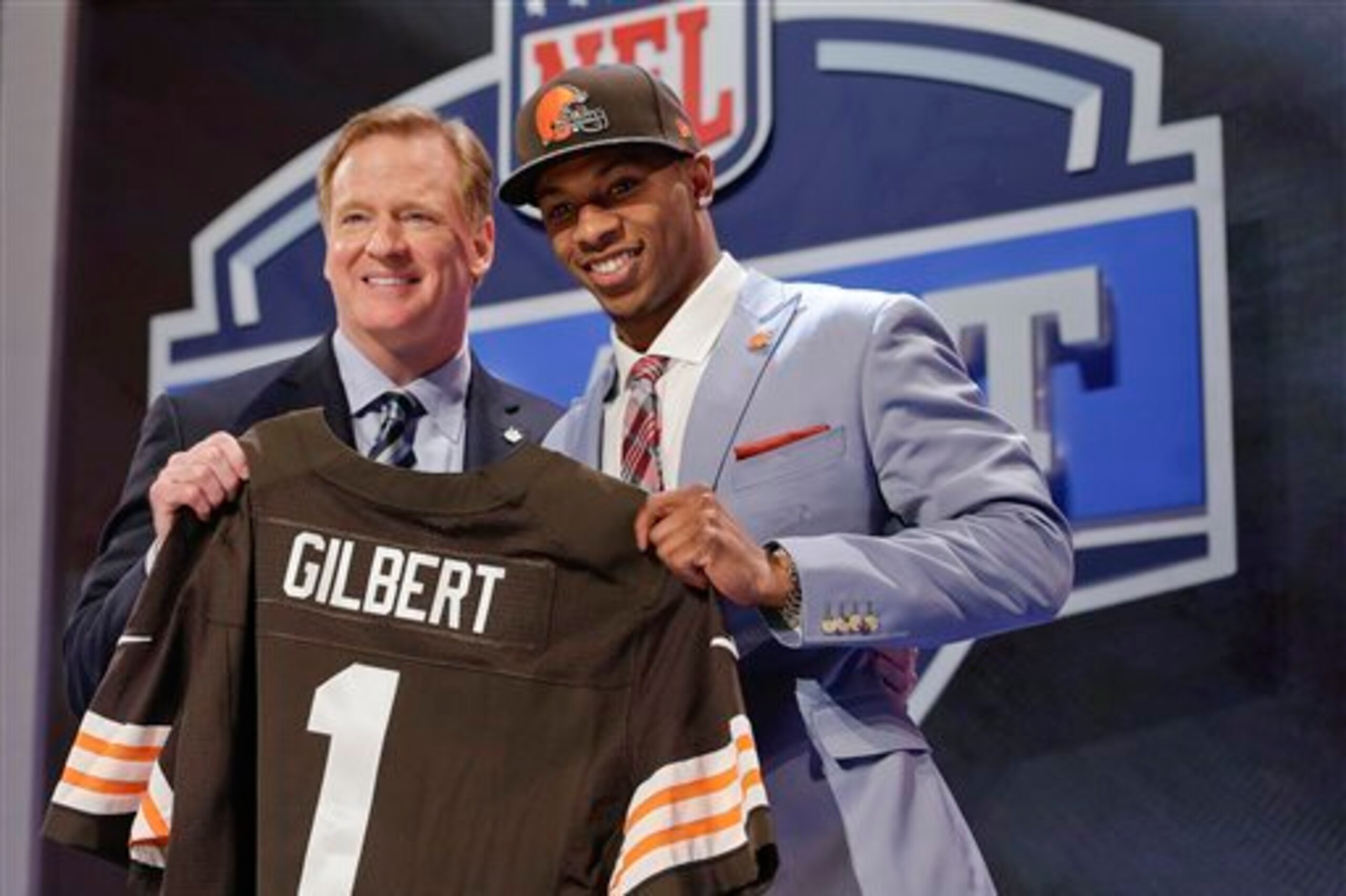 The Cleveland Browns had two picks in the 2014 NFL draft, just as they do in 2015. Last year, they used the first of those two on cornerback Justin Gilbert. Who do the experts have them taking this year? The Cleveland Browns had two picks in the 2014 NFL draft, just as they do in 2015. Last year, they used the first of those two on cornerback Justin Gilbert. Who do the experts have them taking this year?