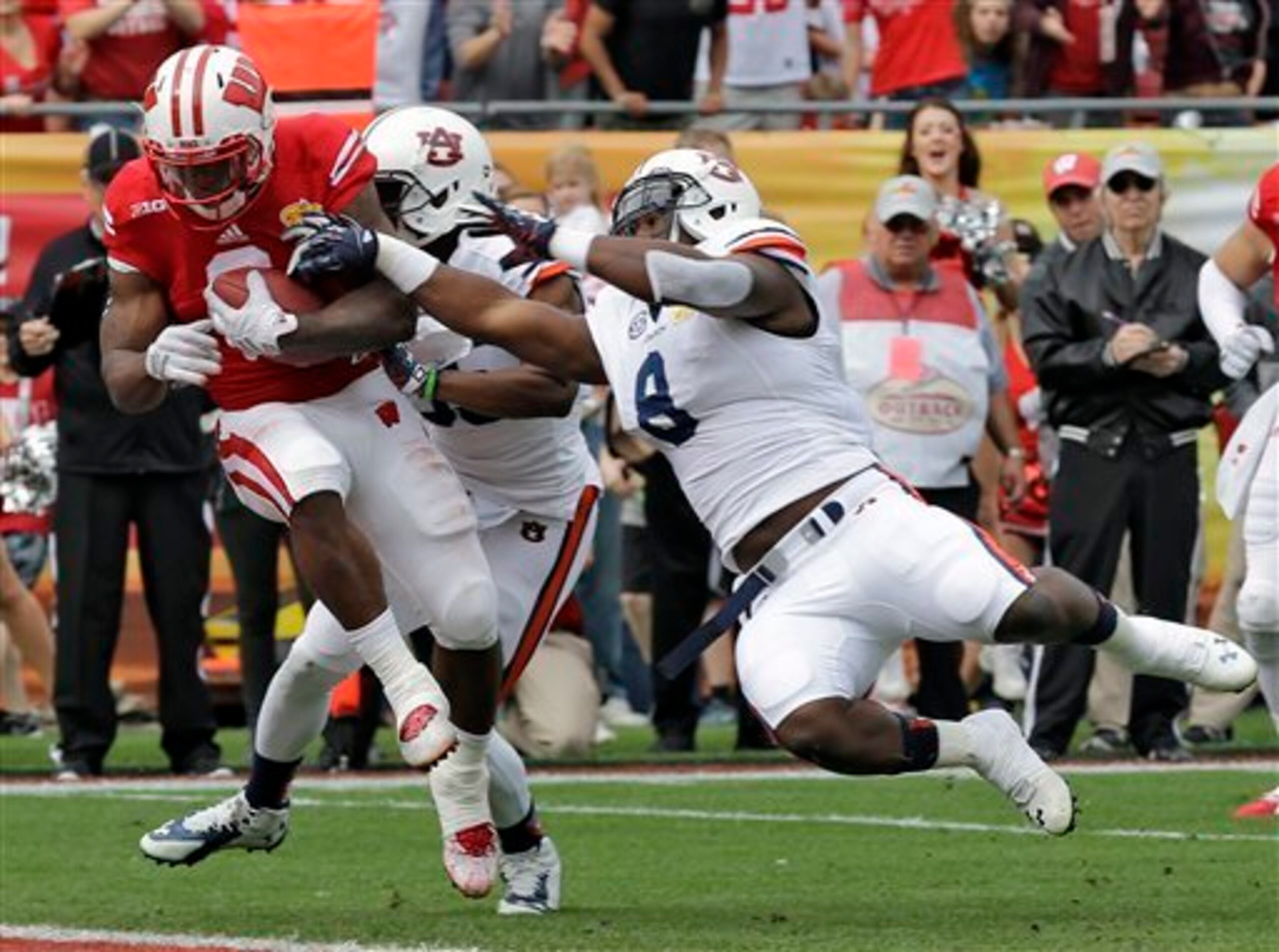 Corey Clement will be a powerful force for Wisconsin's offense.
