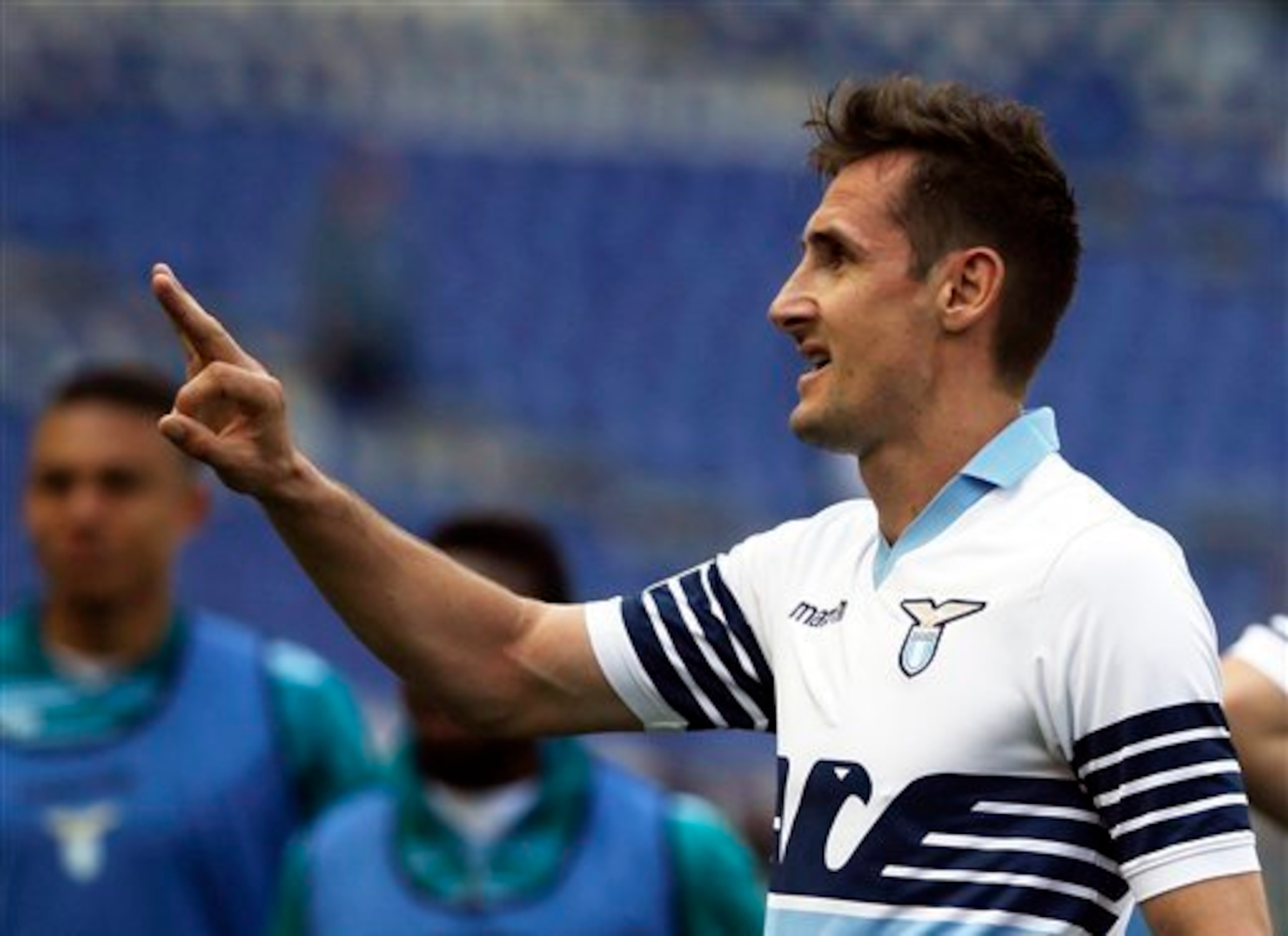 At 36 years old, Miroslav Klose is still accumulating both goals and wins. At 36 years old, Miroslav Klose is still accumulating both goals and wins.