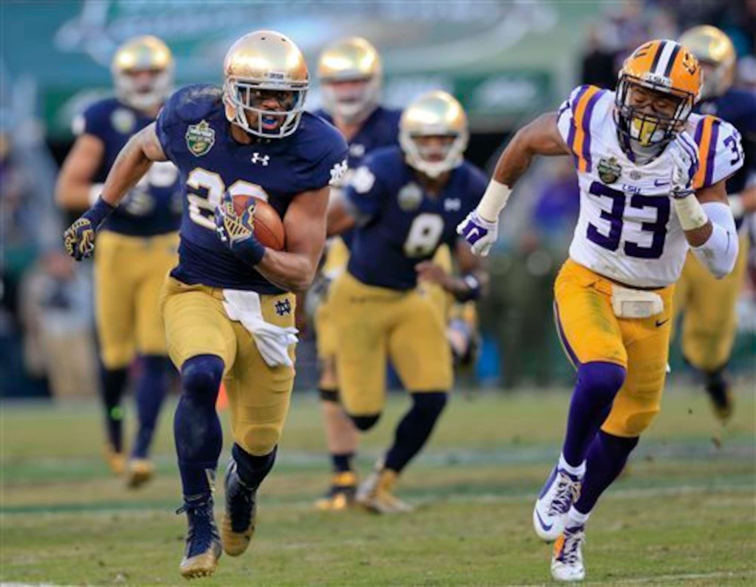 C.J. Prosise has the ability to fill multiple roles in Notre Dame's offense.