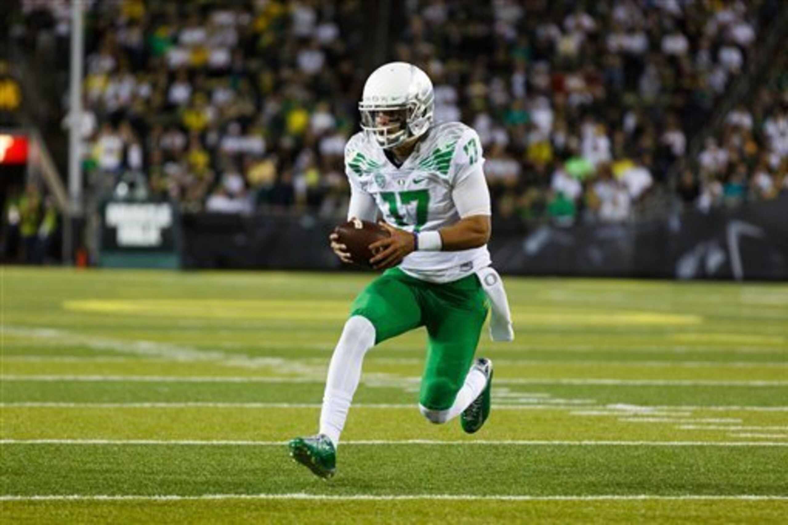 Jeff Lockie has made waves in Oregon's quarterback competition. Jeff Lockie has made waves in Oregon's quarterback competition.