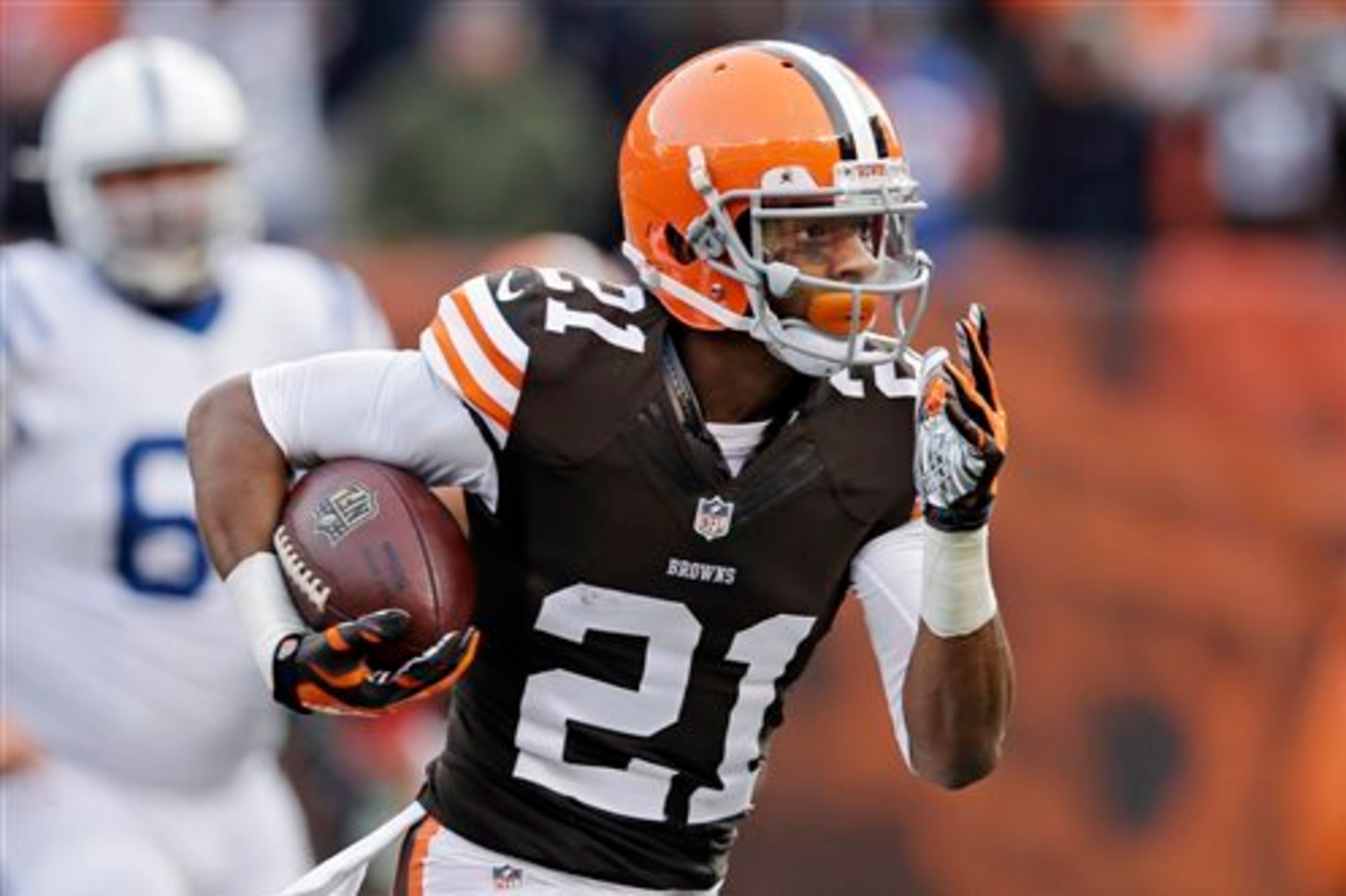The Browns traded up, and then down, and then back up again to select CB Justin Gilbert in the 2014 NFL draft. And that's a pretty tame set of moves for the always surprising Browns. The Browns traded up, and then down, and then back up again to select CB Justin Gilbert in the 2014 NFL draft. And that's a pretty tame set of moves for the always surprising Browns.