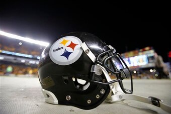 Which players are currently being linked to the Steelers in the 2015 NFL draft?