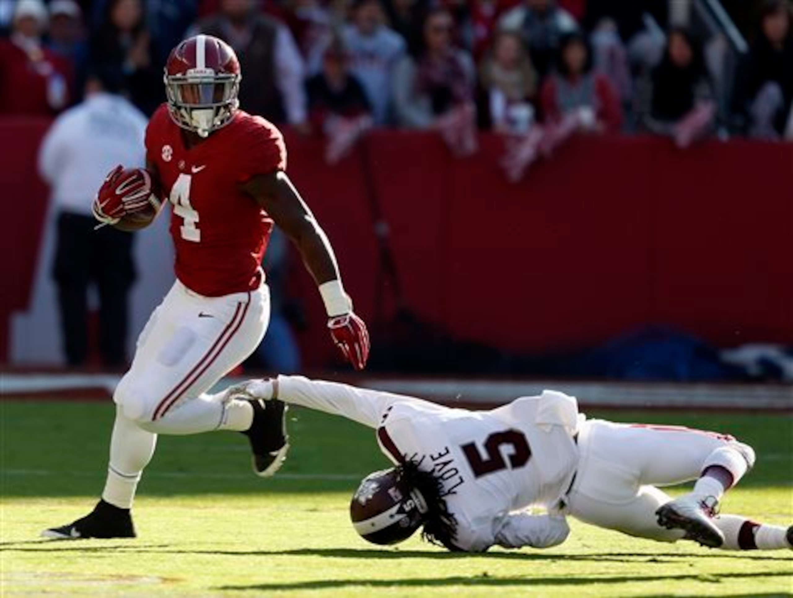 Yeldon making a MSU defender miss in space.