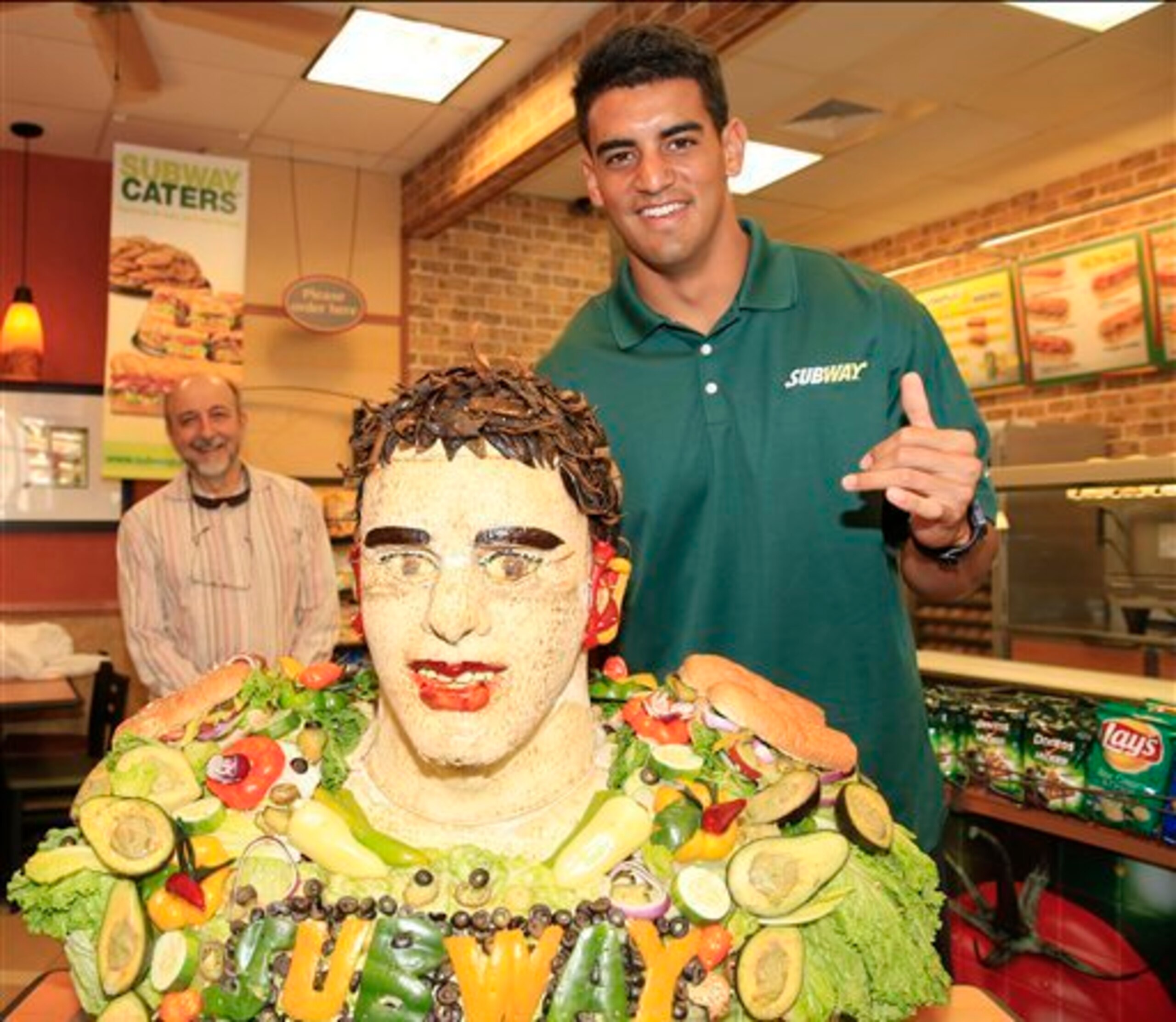 Mariota with a scary, vegetable version of himself. Mariota with a scary, vegetable version of himself.