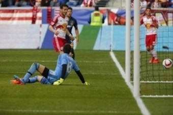 Felipe Martins watches his header fly into the goal against the Los Angeles Galaxy.