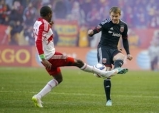 Chris Duvall blocks a pass against D.C. United.