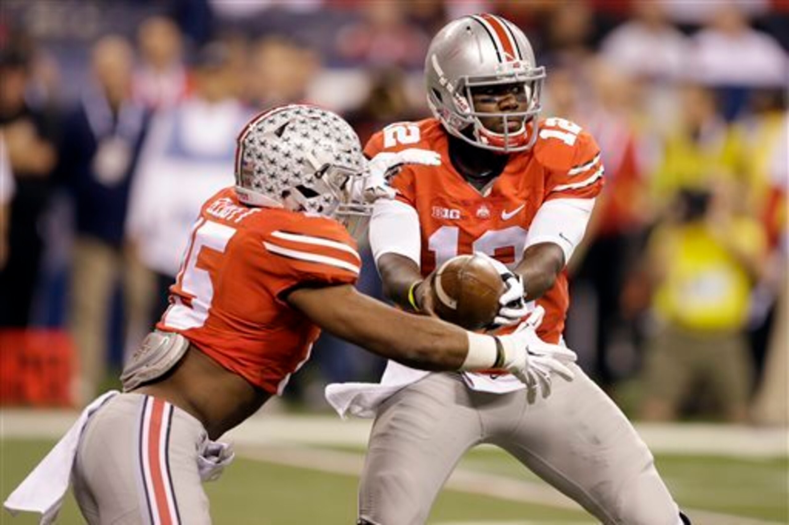 Ohio State running back Ezekiel Elliott and quarterback Cardale Jones make the early list of 2015 Heisman contenders