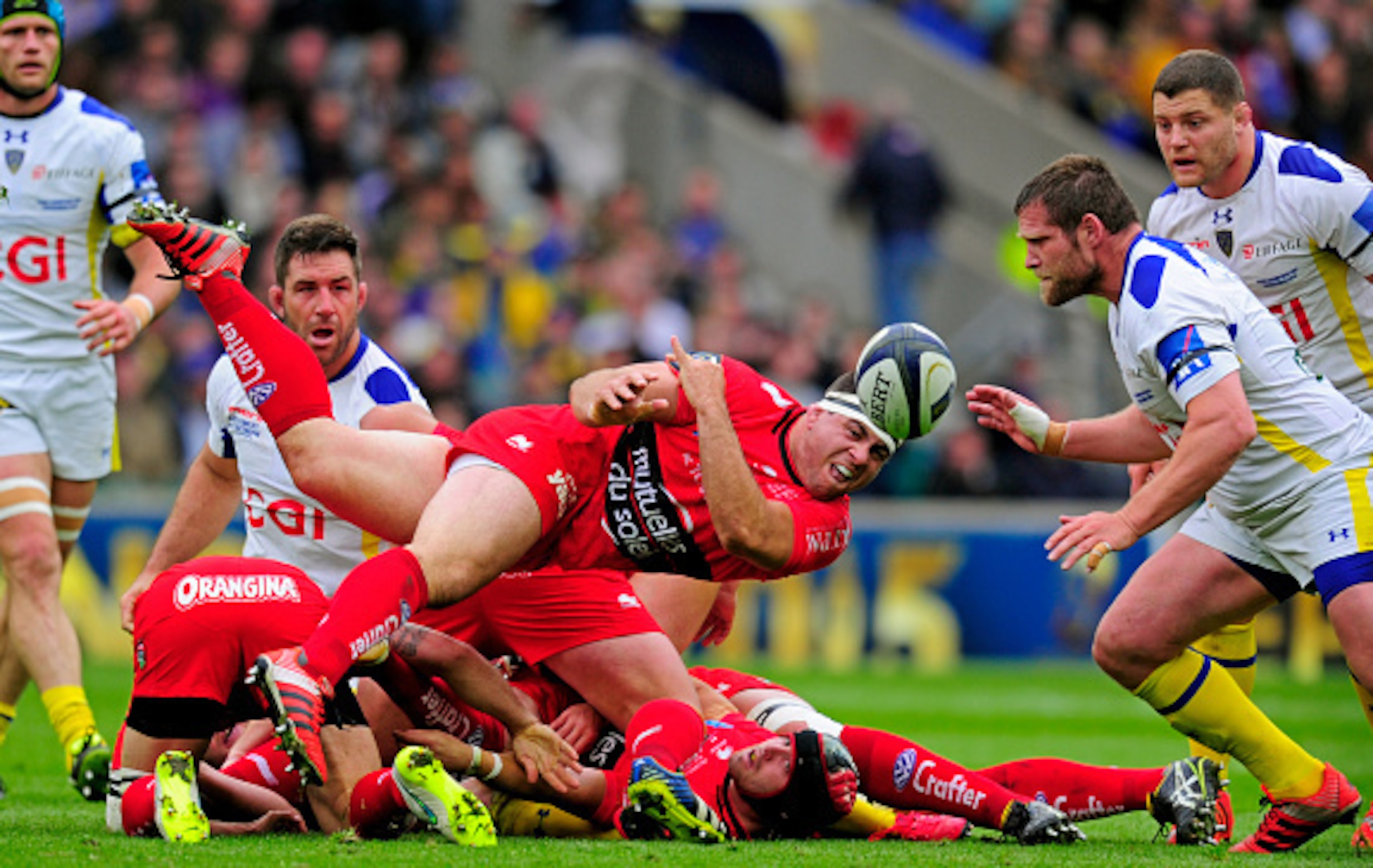Guirado's acrobatic pass in the Champions Cup final