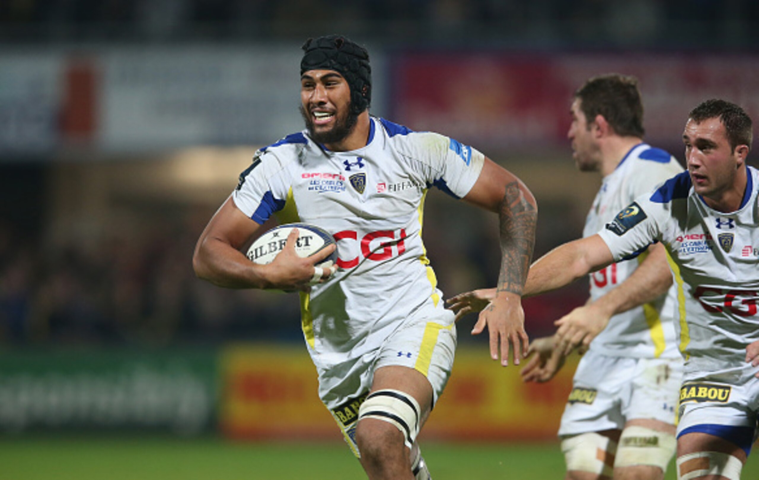 Vahaamahina on the charge against Munster
