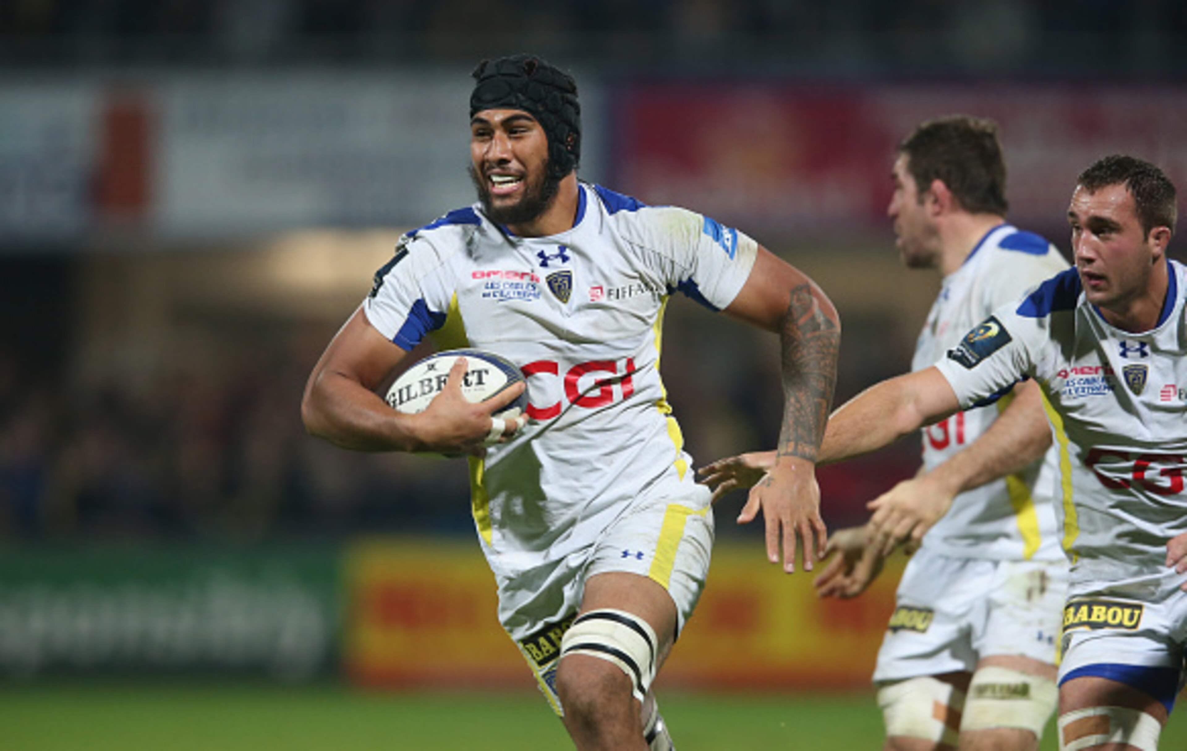 Vahaamahina on the charge against Munster