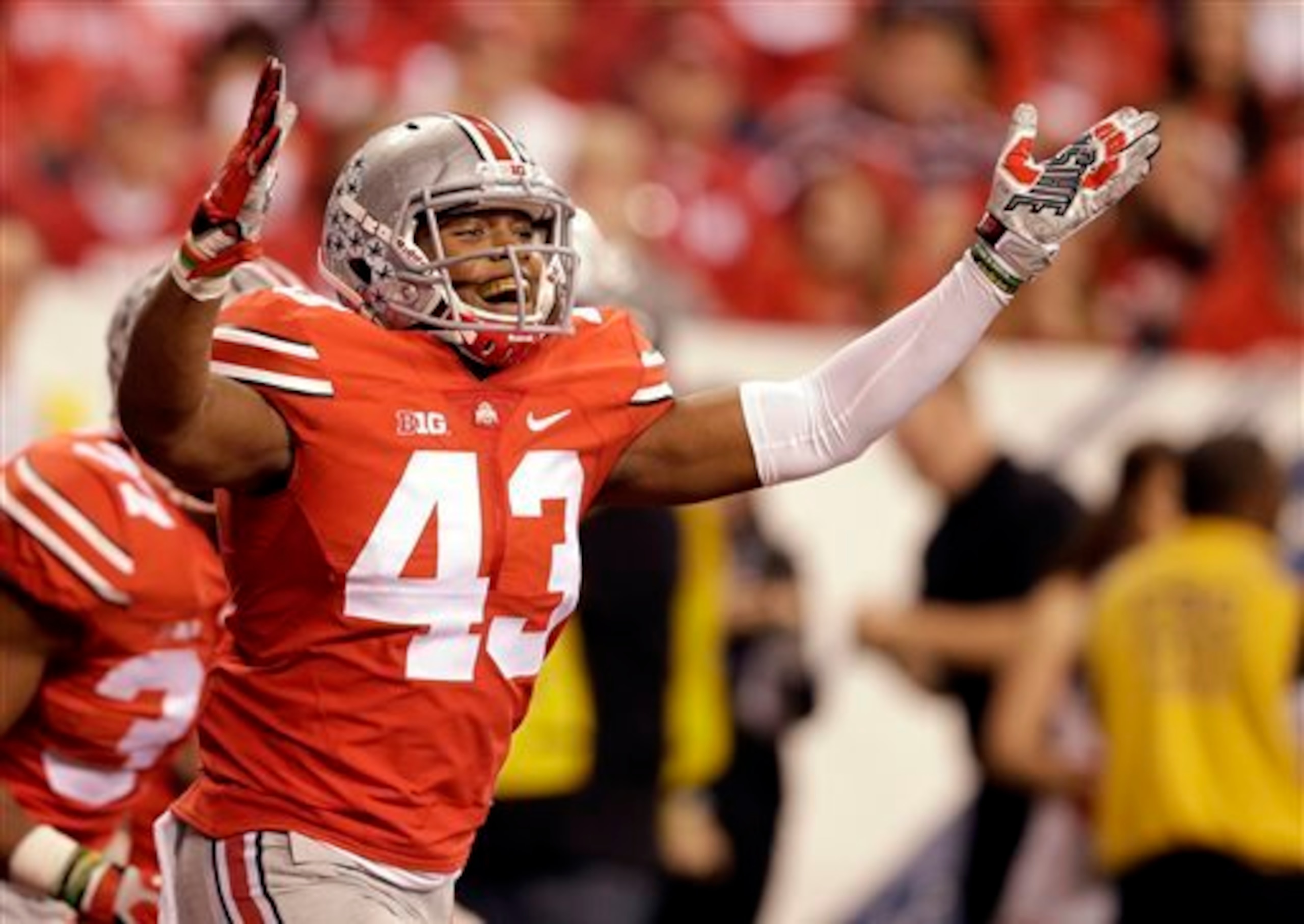 Darron Lee is a key force for Ohio State's defense.