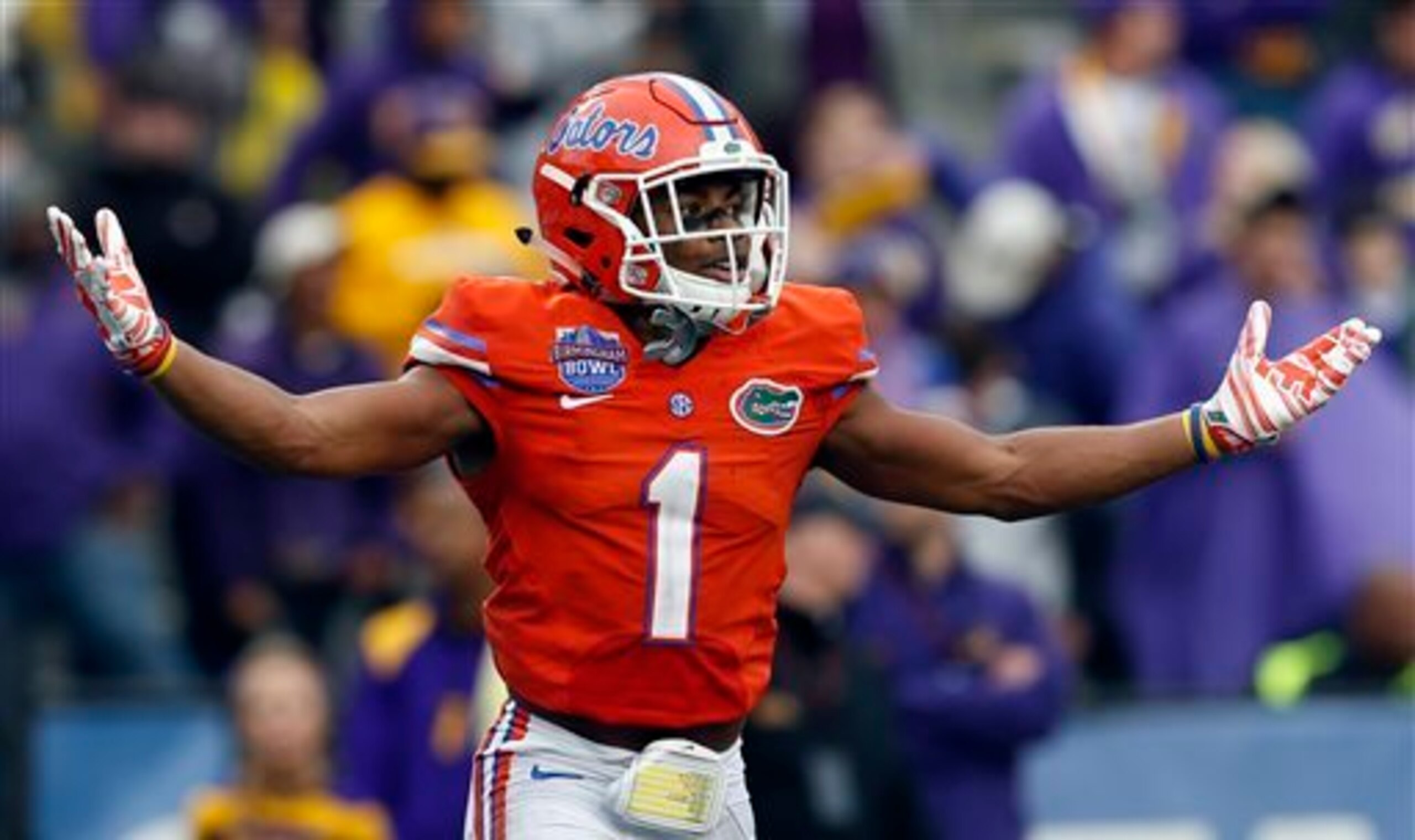 Vernon Hargreaves III will be a key force for Florida's defense this fall.