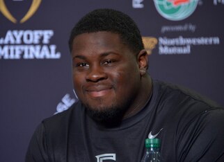 Despite selecting nose tackle Eddie Goldman in the second round of the draft, the Bears still have needs along the defensive line.