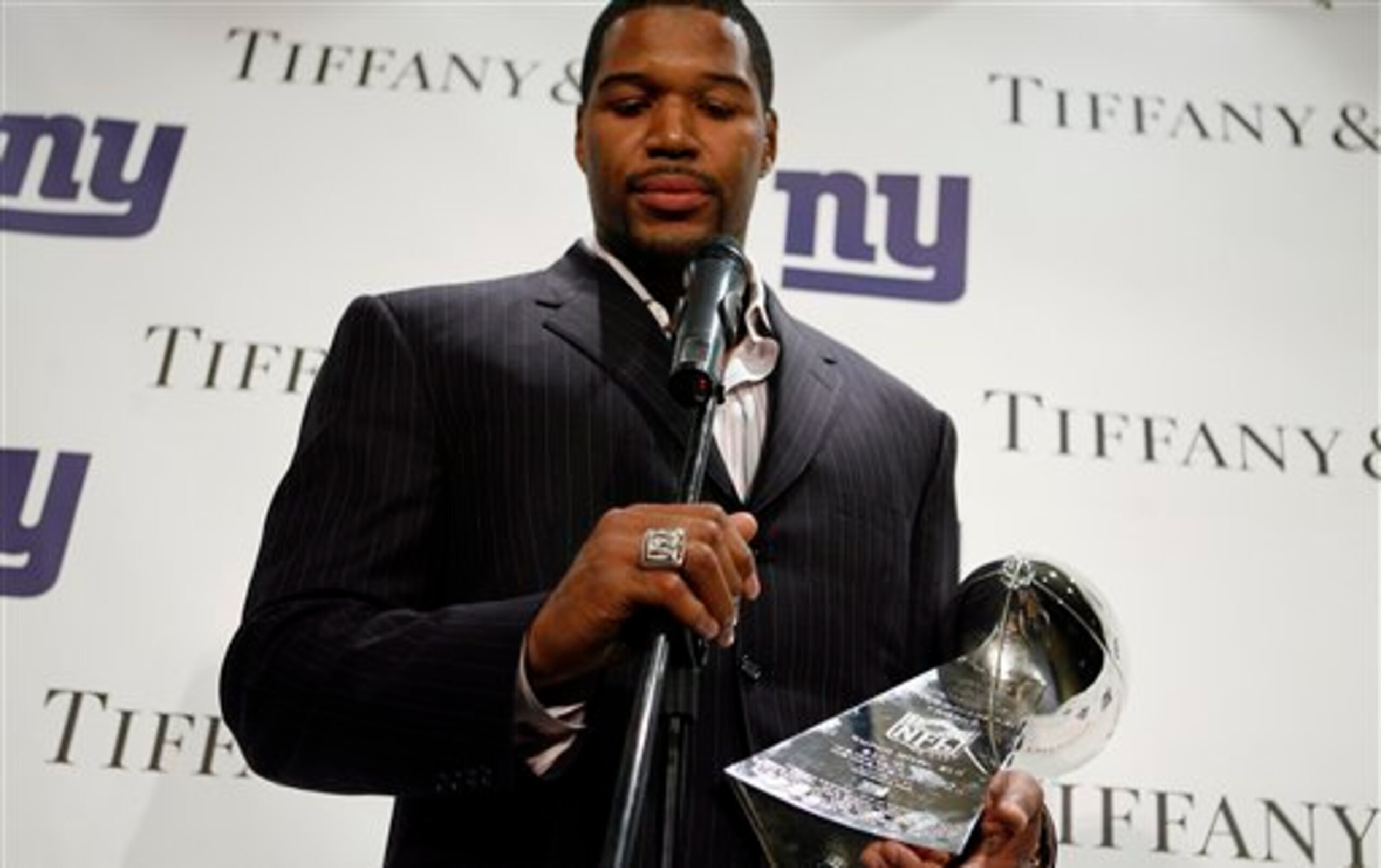 DE Michael Strahan anchored the Giants' 2007 Super Bowl defense.