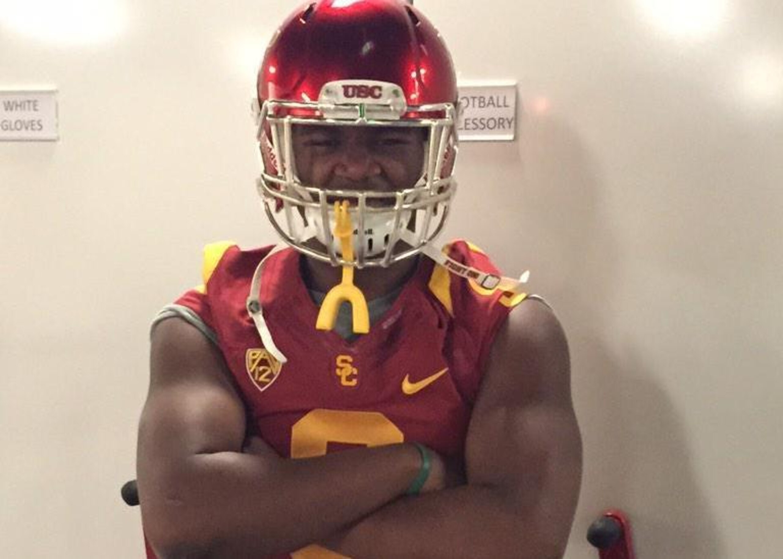 LB Daelin Hayes