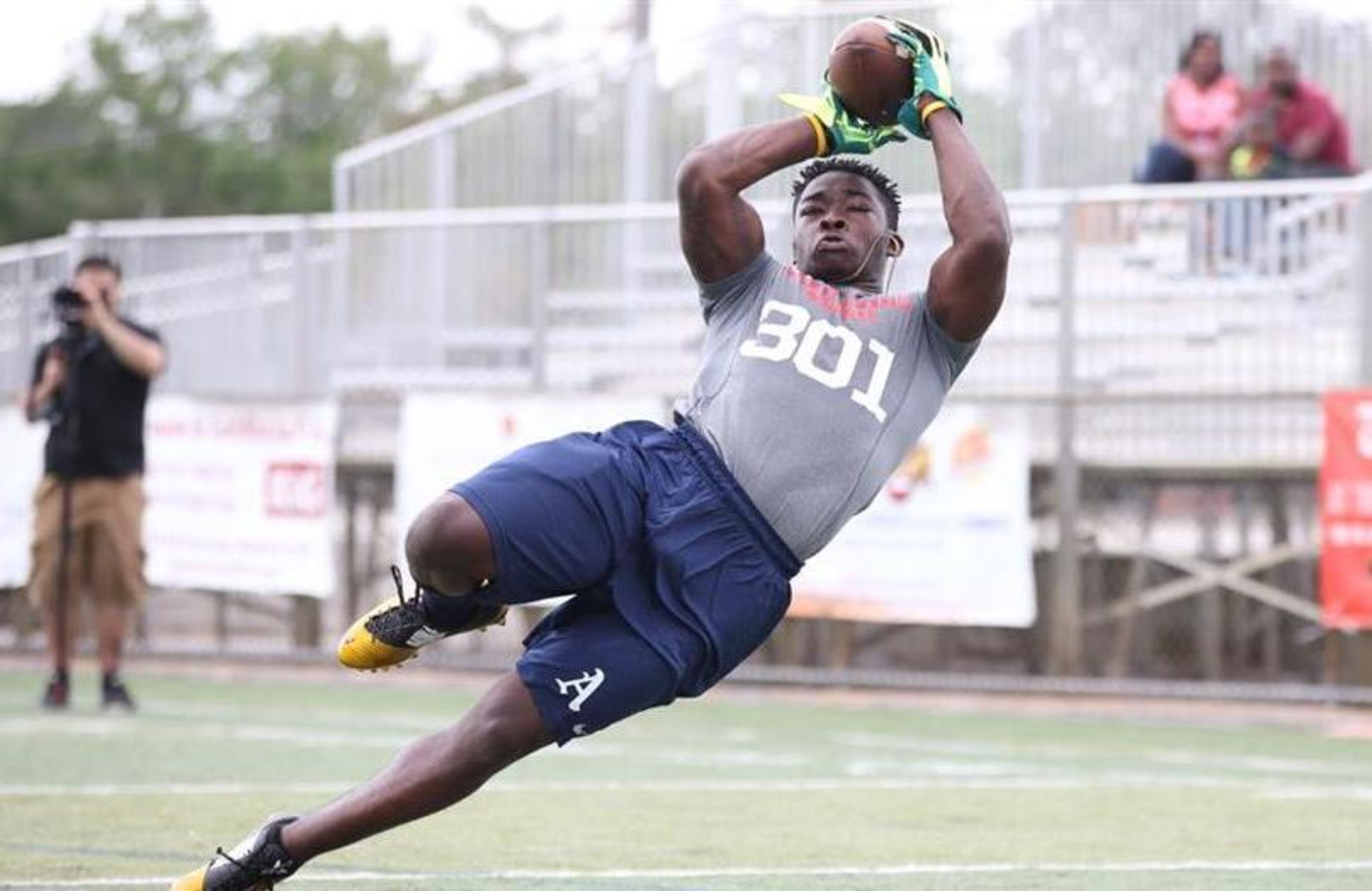 WR Sam Bruce