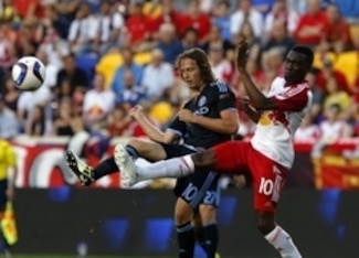 Mix Diskerud and Lloyd Sam both reach out for a loose ball.
