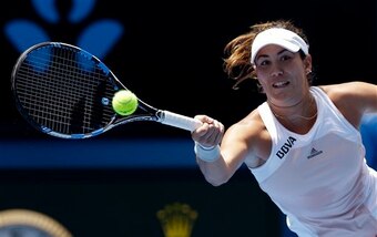 Garbine Muguruza hits a forehand during the 2015 Australian Open.