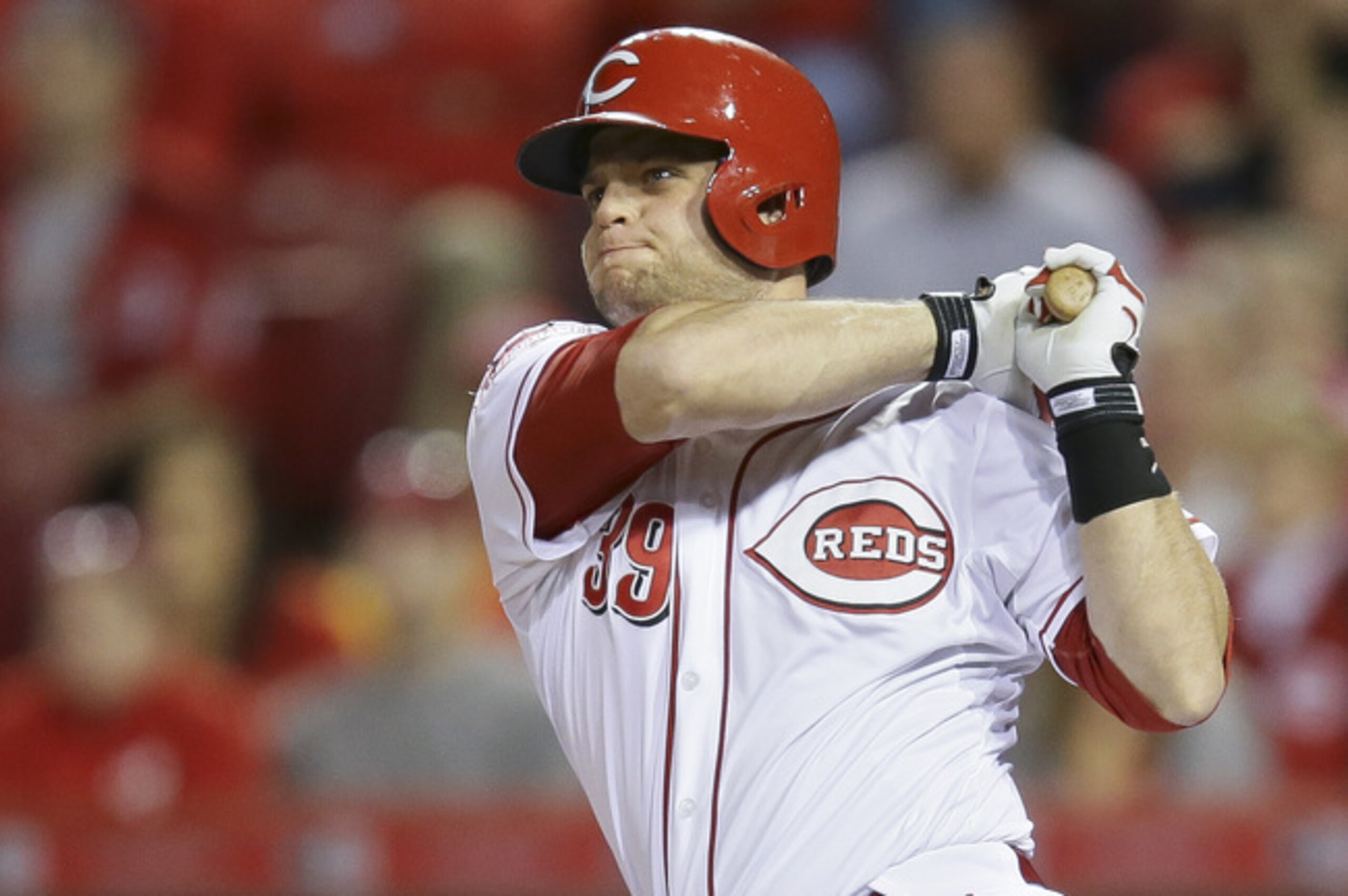 Devin Mesoraco's injured hip has sapped him of his power.