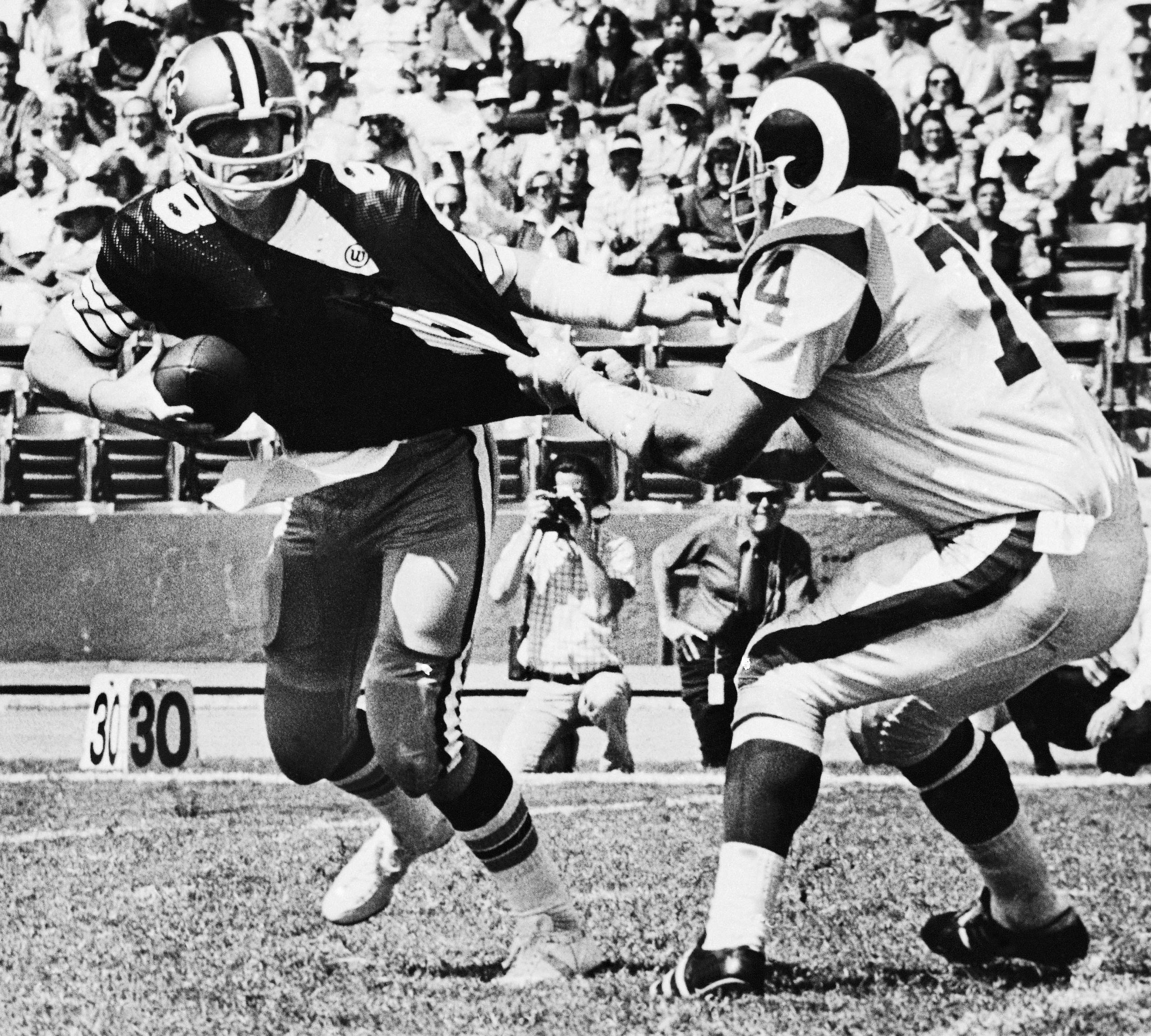 Merlin Olsen tackles Archie Manning