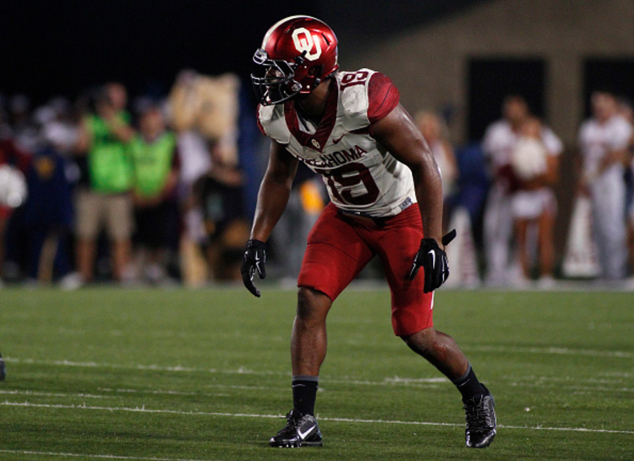 LB Eric Striker