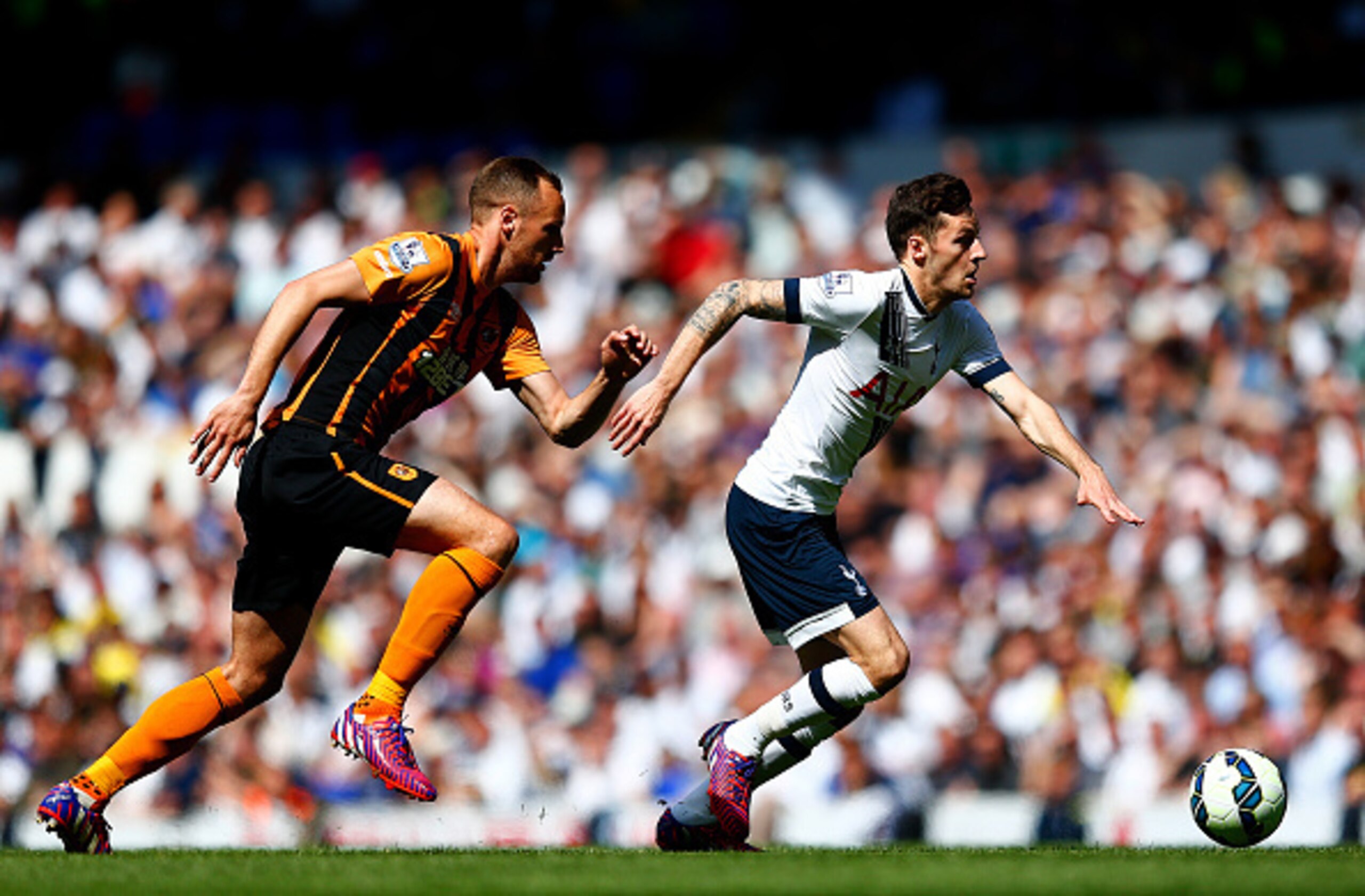 LONDON, ENGLAND - MAY 16:  David Meyler of Hull City chases down Ryan Mason of Spurs during the Barclays Premier League match between  Tottenham Hotspur and Hull City at White Hart Lane on May 16, 2015 in London, England.  (Photo by Julian Finney/Getty Im