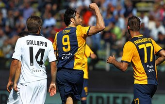 PARMA, ITALY - MAY 24:  Luca Toni of Hellas Verona FC celebrates his second goal during the Serie A match between Parma FC and Hellas Verona FC at Stadio Ennio Tardini on May 24, 2015 in Parma, Italy.  (Photo by Marco Luzzani/Getty Images)
