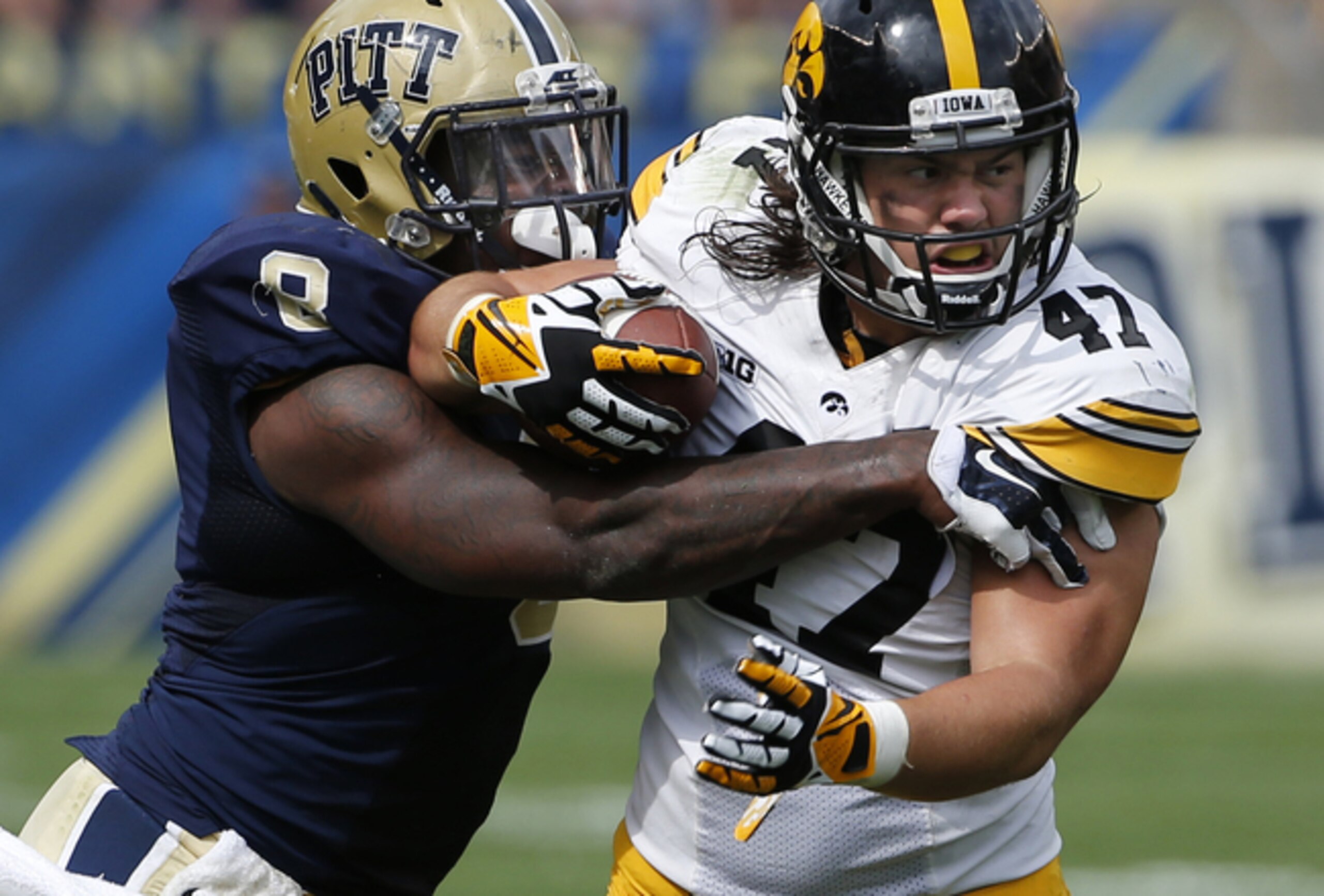 Former Iowa linebacker John Kenny has transferred to Arizona for the 2016 season.