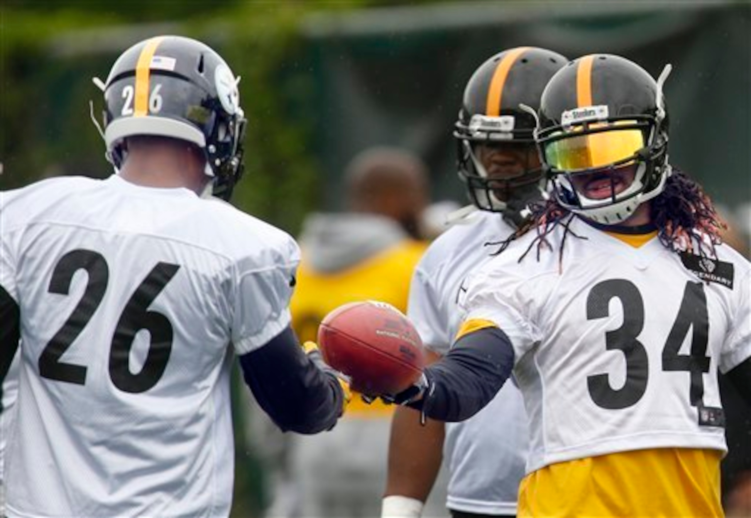 Williams hands the starting duties to Bell after Week 3.