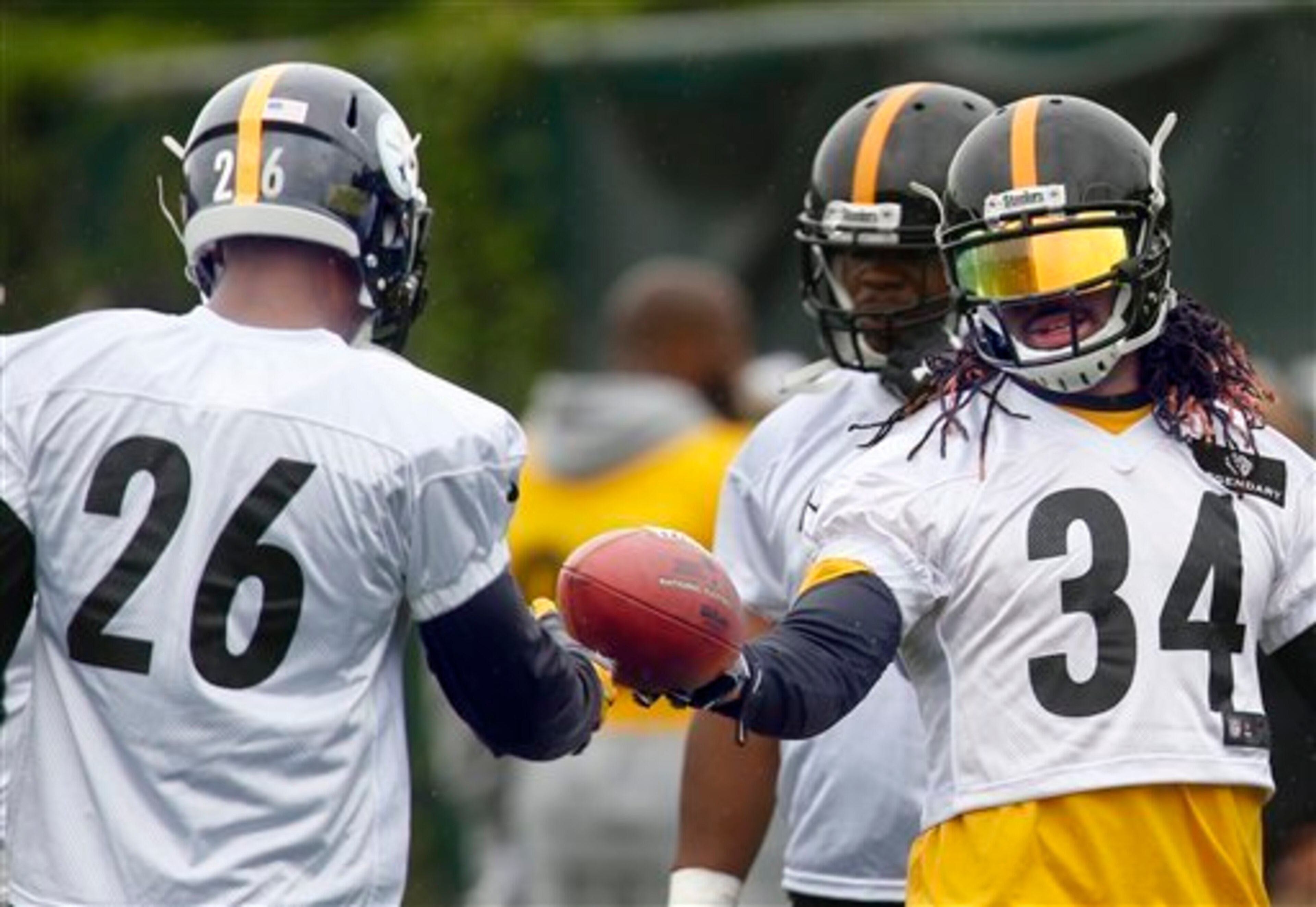 Williams hands the starting duties to Bell after Week 3.