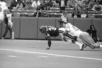 Hart taking down Walter Payton