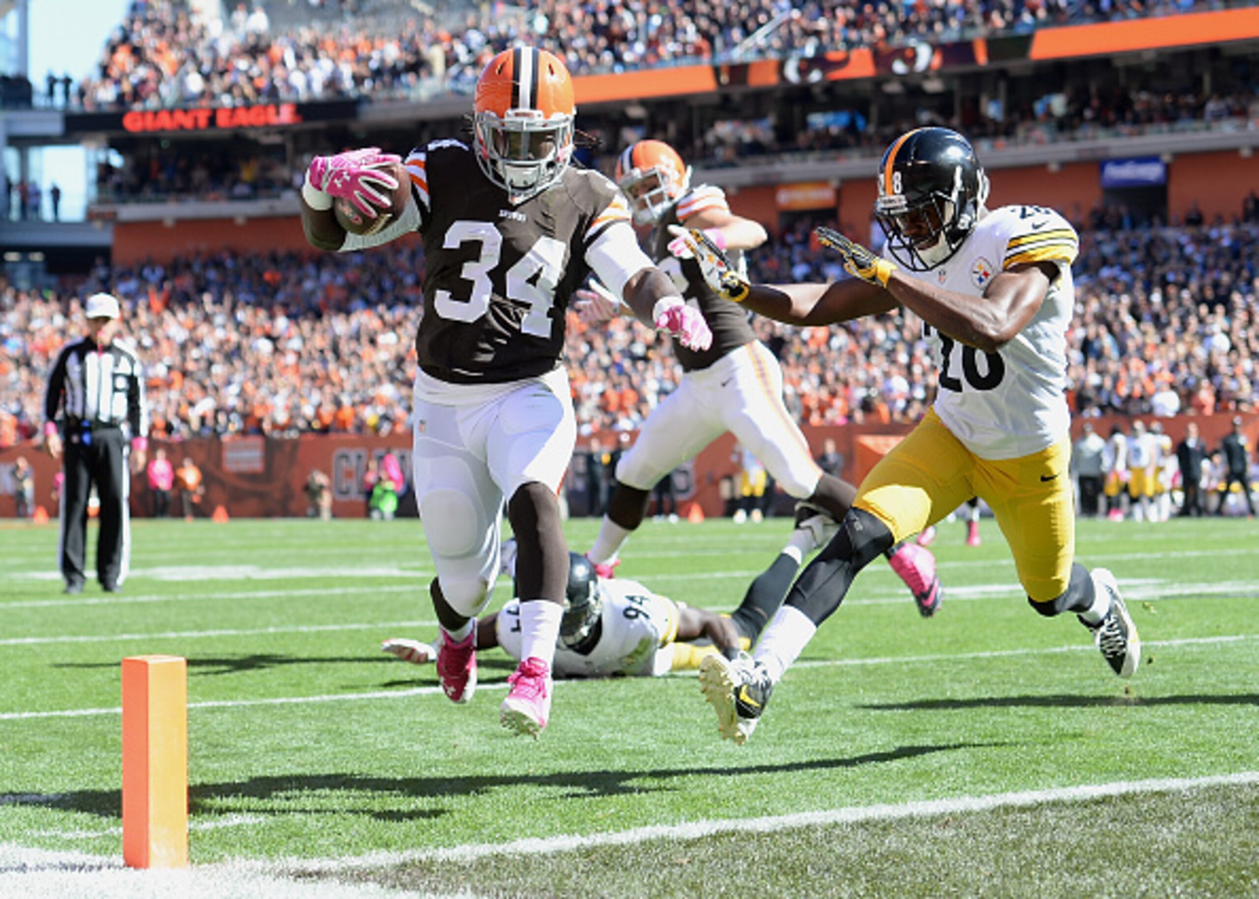 The Browns earned a stunning 31-10 victory over the Steelers last year.