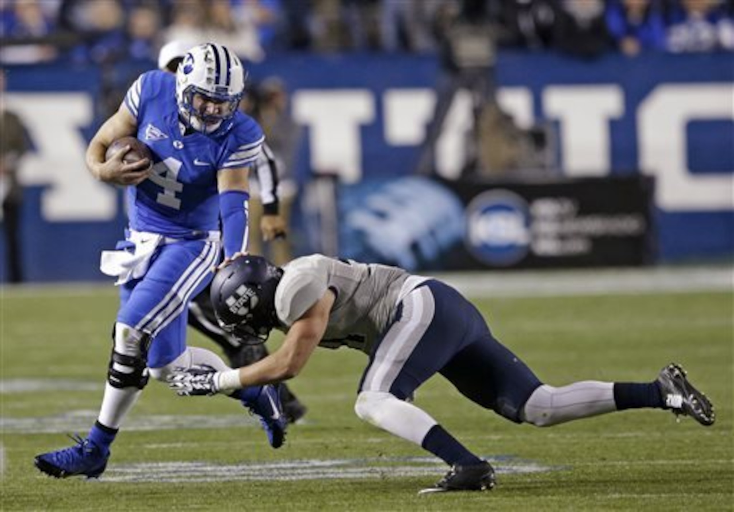 Hill breaking a tackle in space.