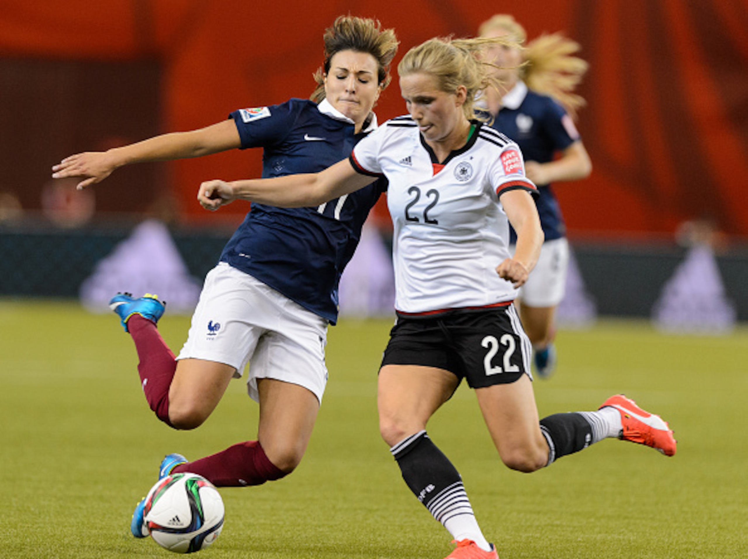 Tabea Kemme (right)